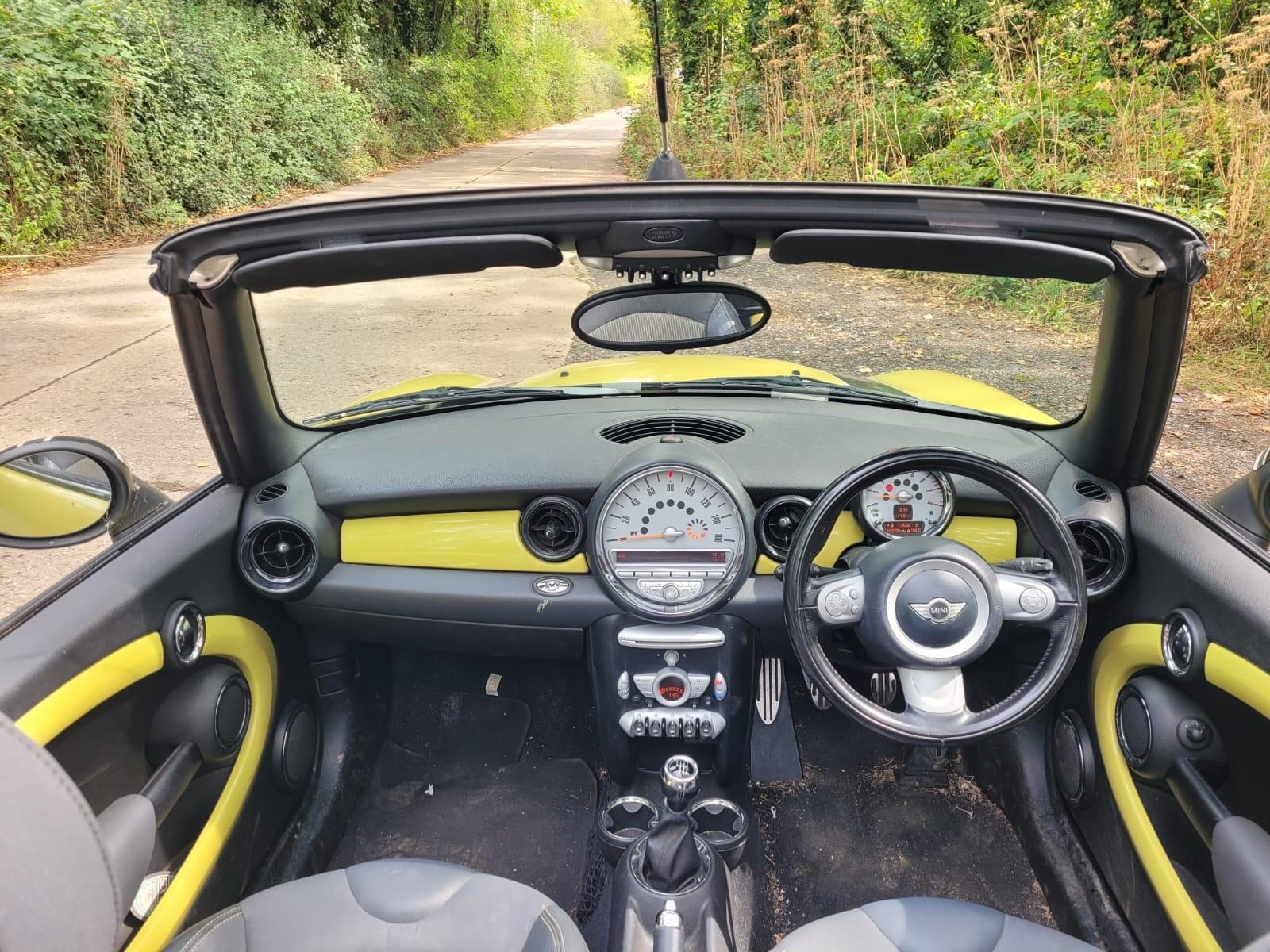Mini Convertible view 14
