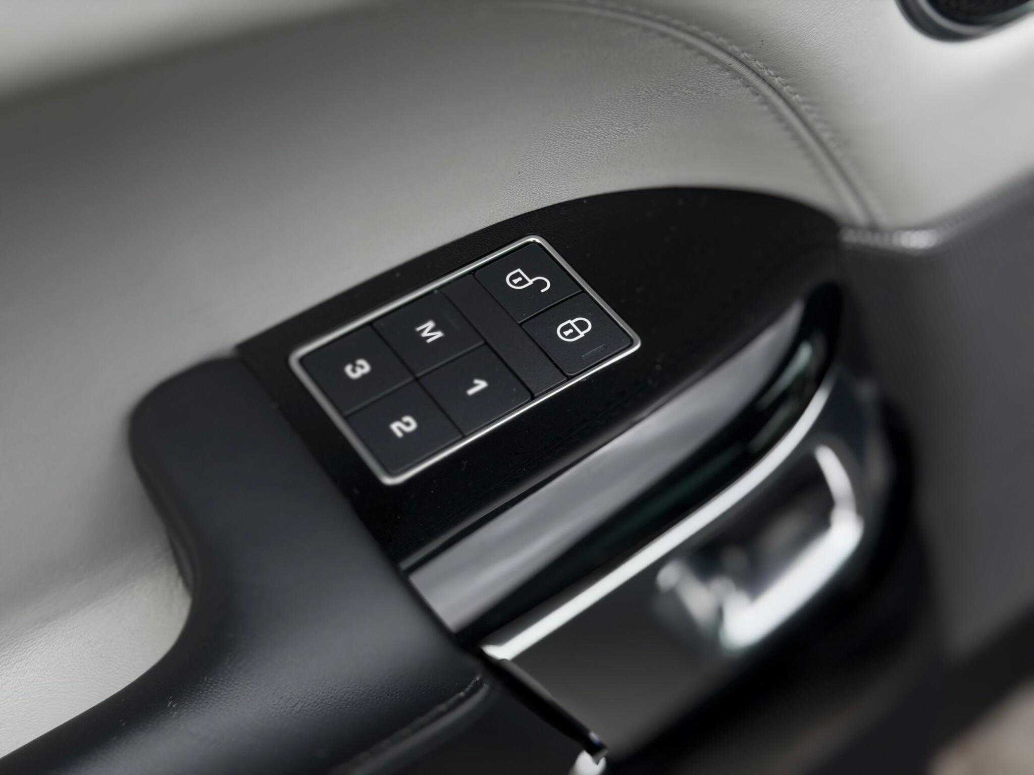 Land Rover Range Rover Sport view 22
