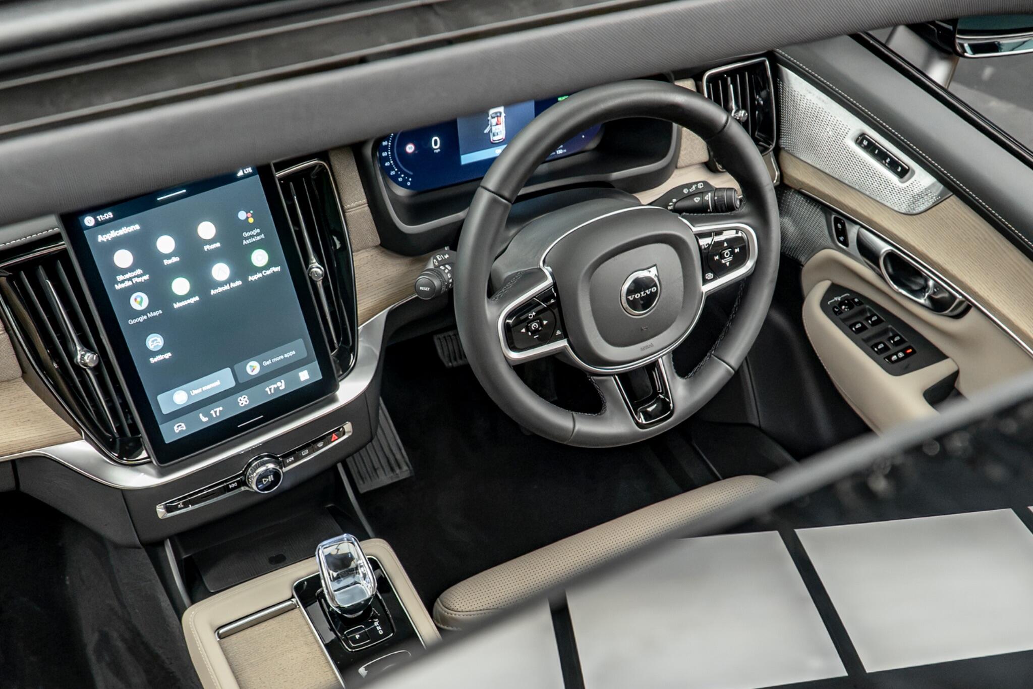 Volvo XC90 view 40
