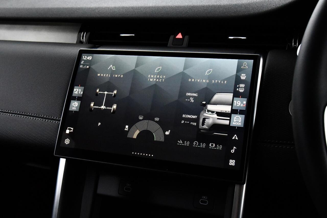 Land Rover Discovery Sport view 32
