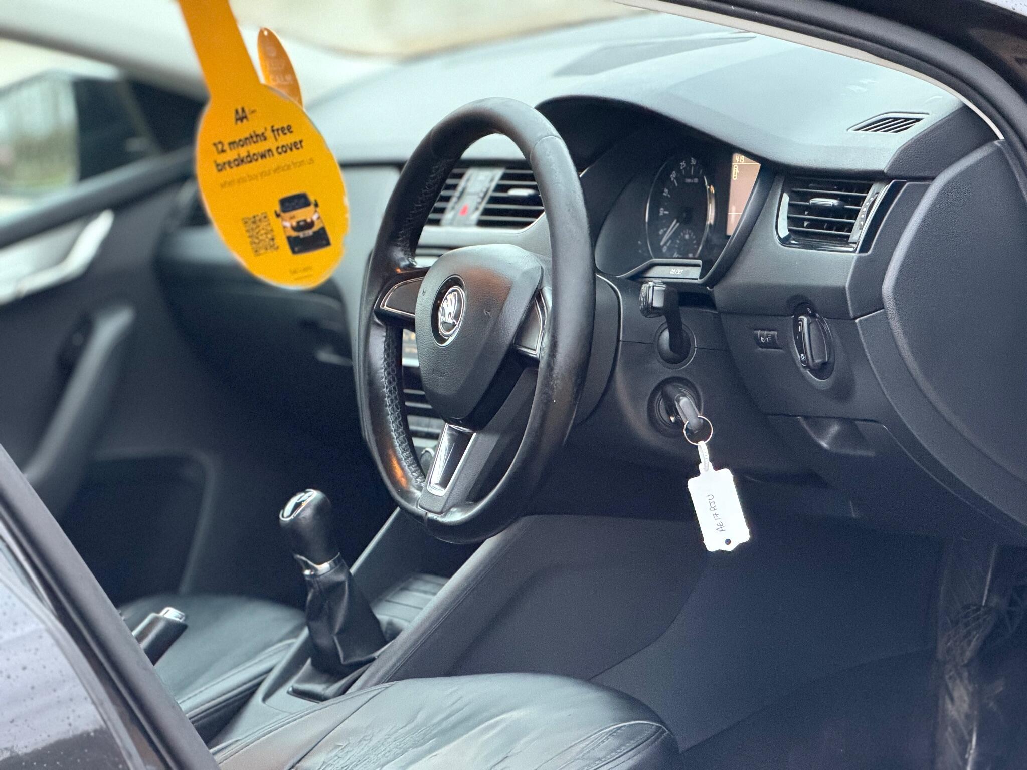 2017 Skoda Octavia 1.6 TDI S Euro 6 (s/s) 5dr image 14