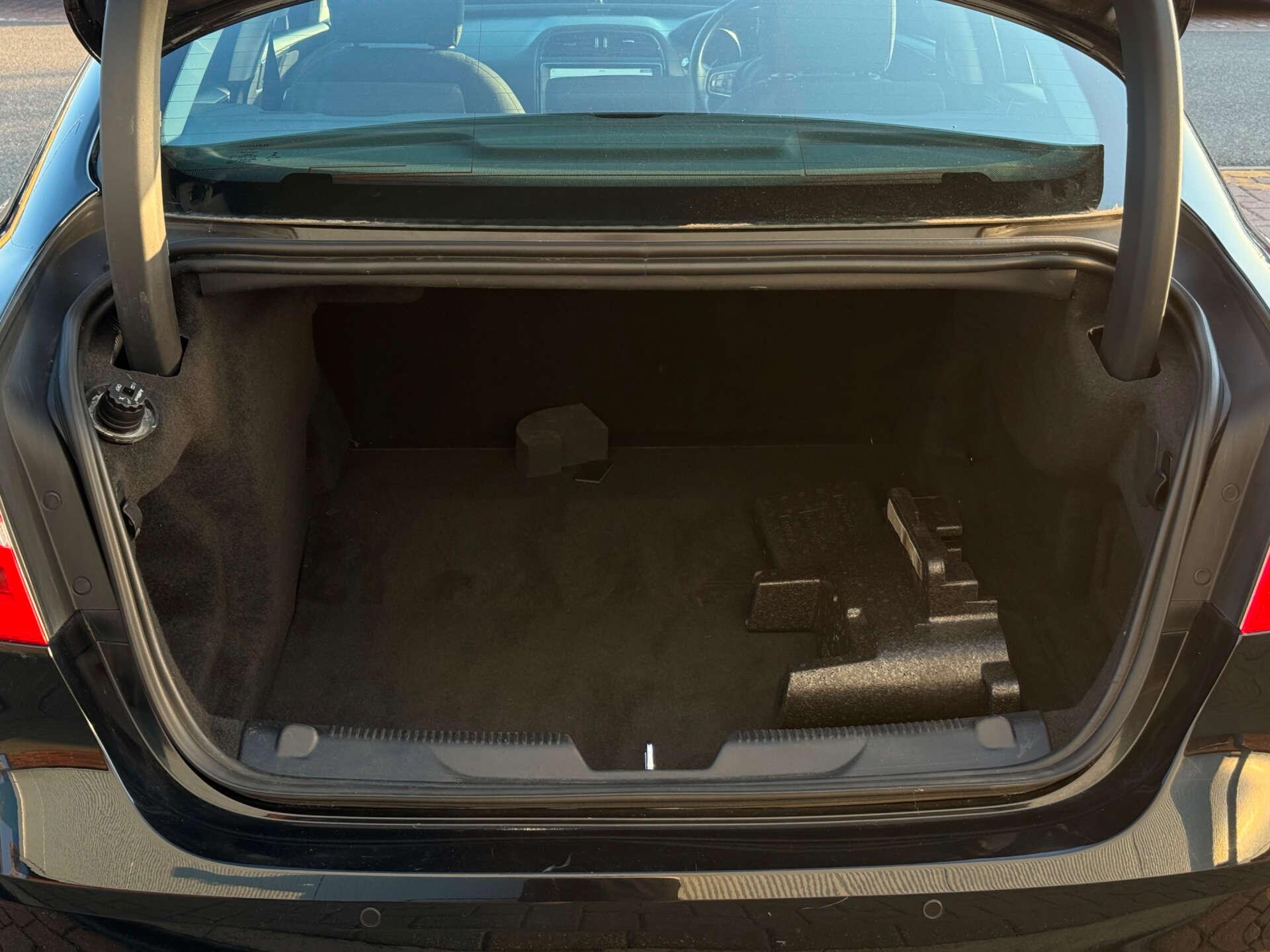 Jaguar Xe view 33