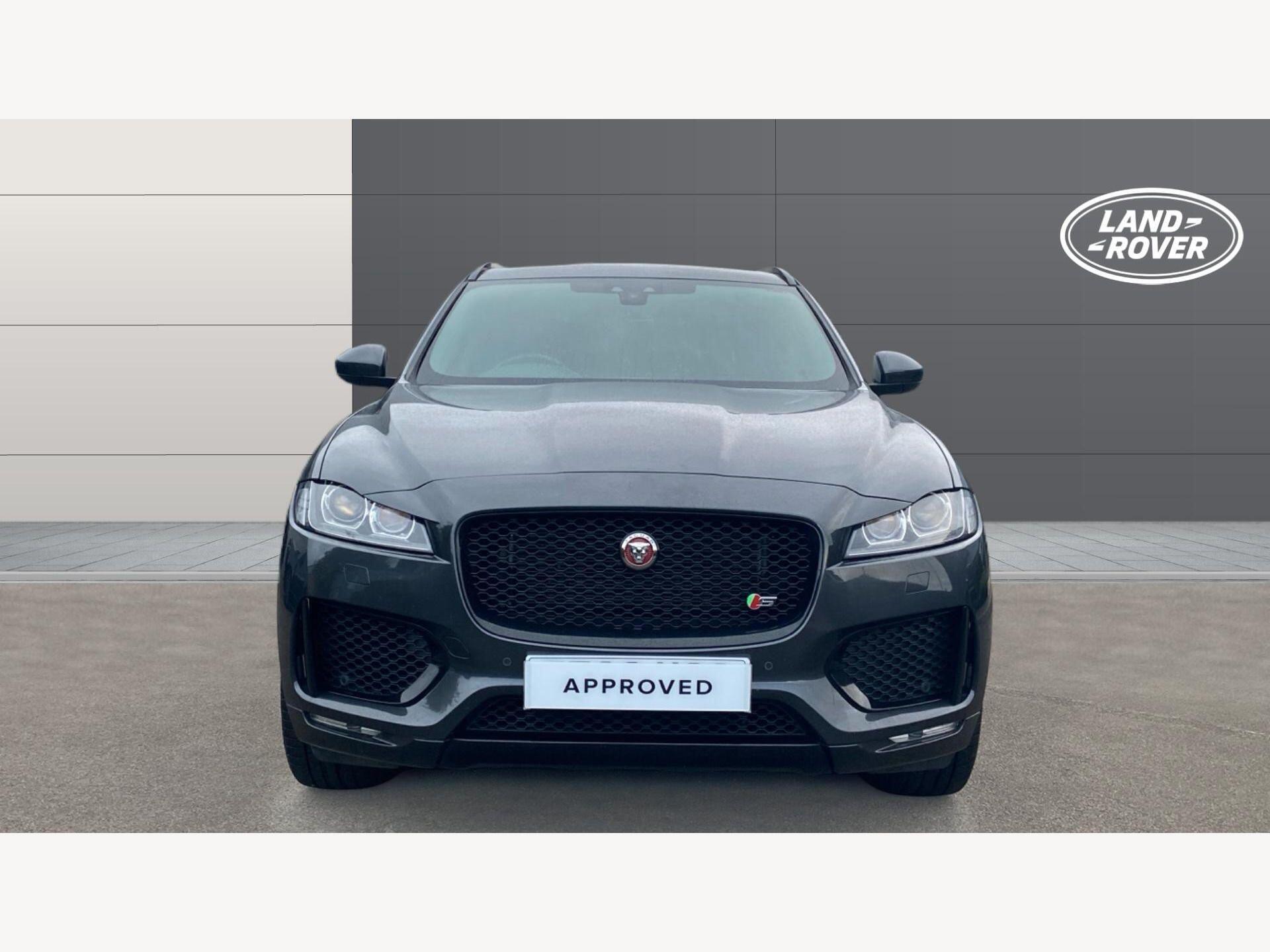 Jaguar F-Pace view 8