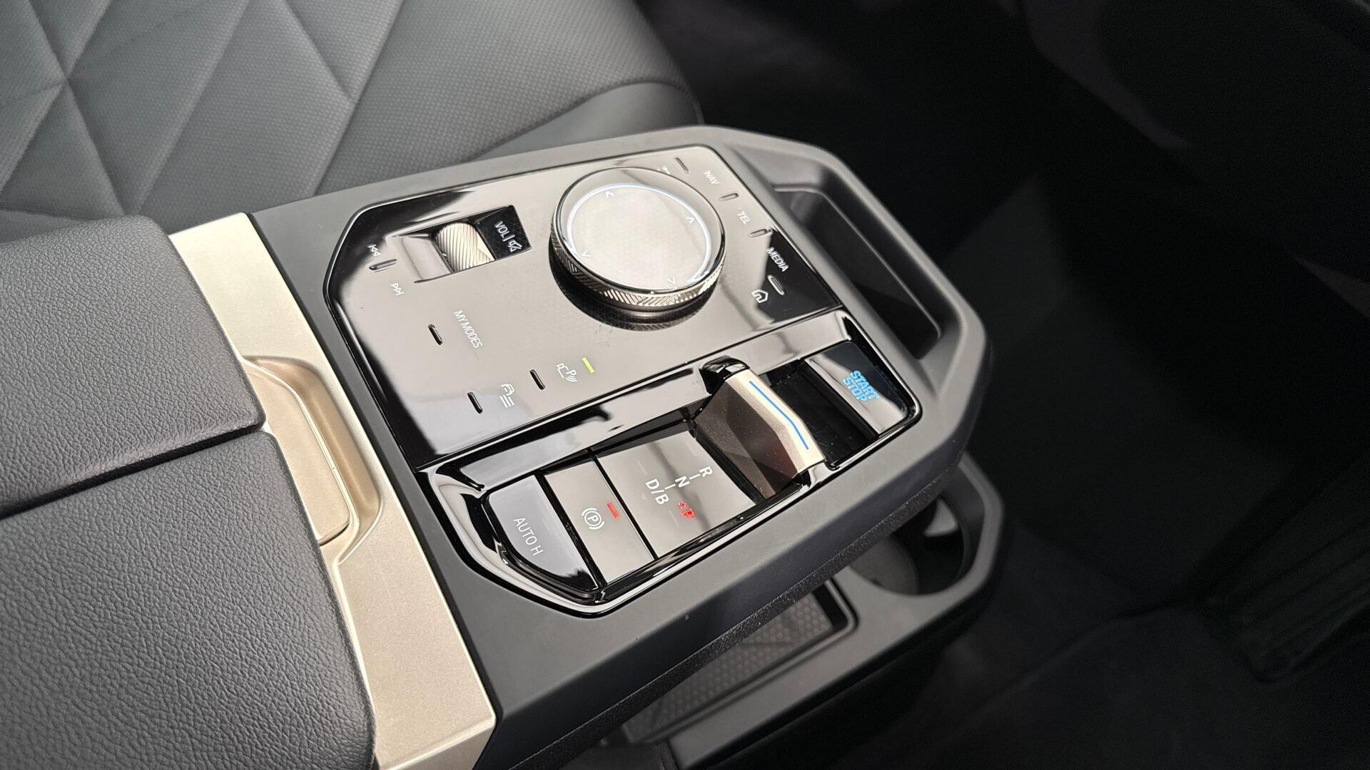 BMW Ix view 10