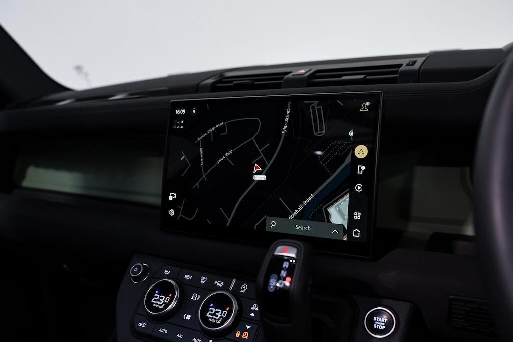 Land Rover Defender view 21