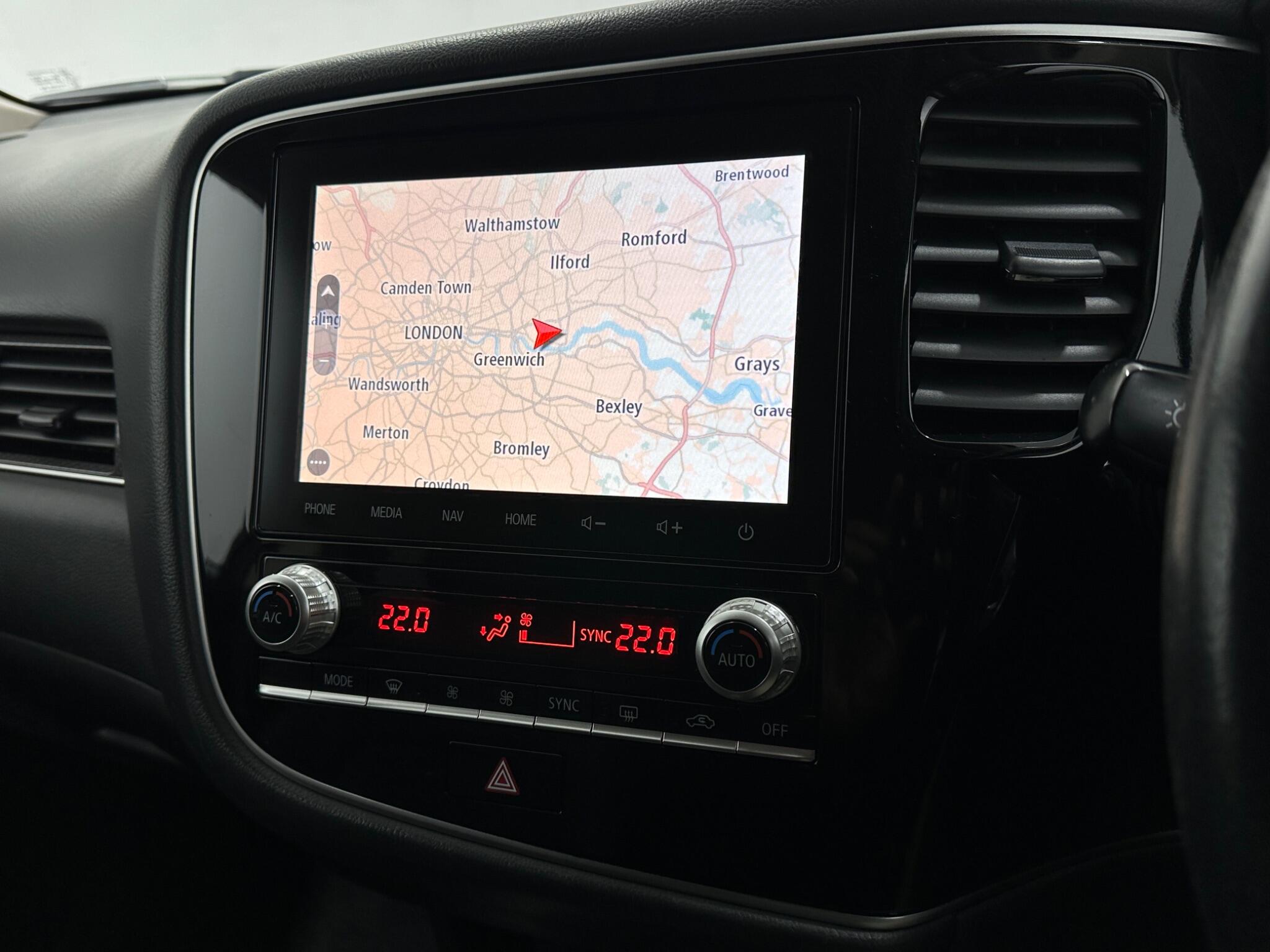 Mitsubishi Outlander view 23