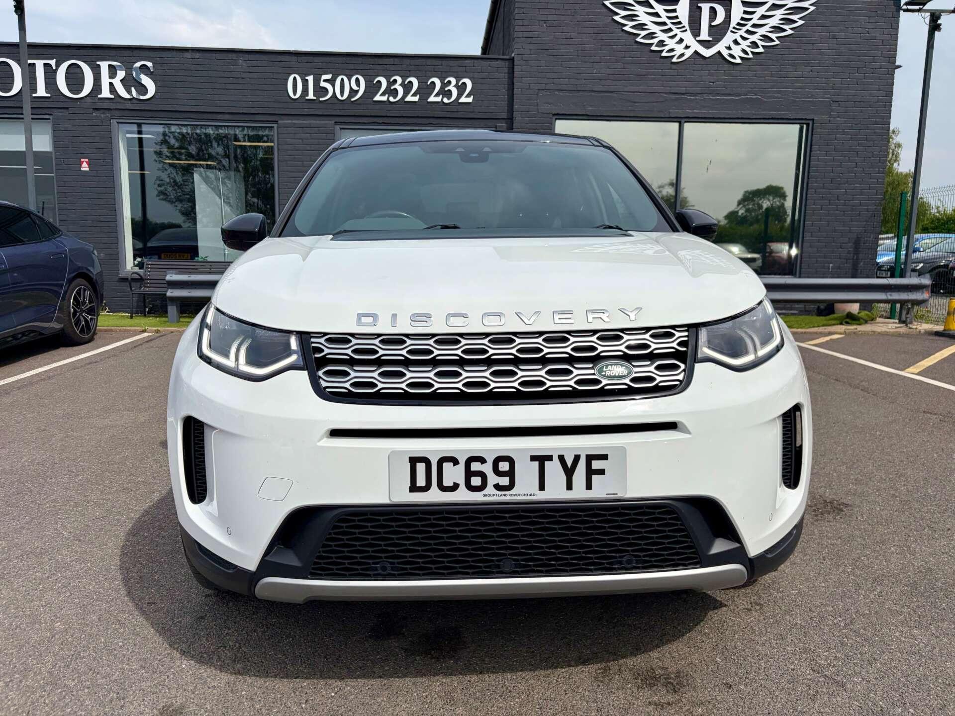 Land Rover Discovery Sport view 3