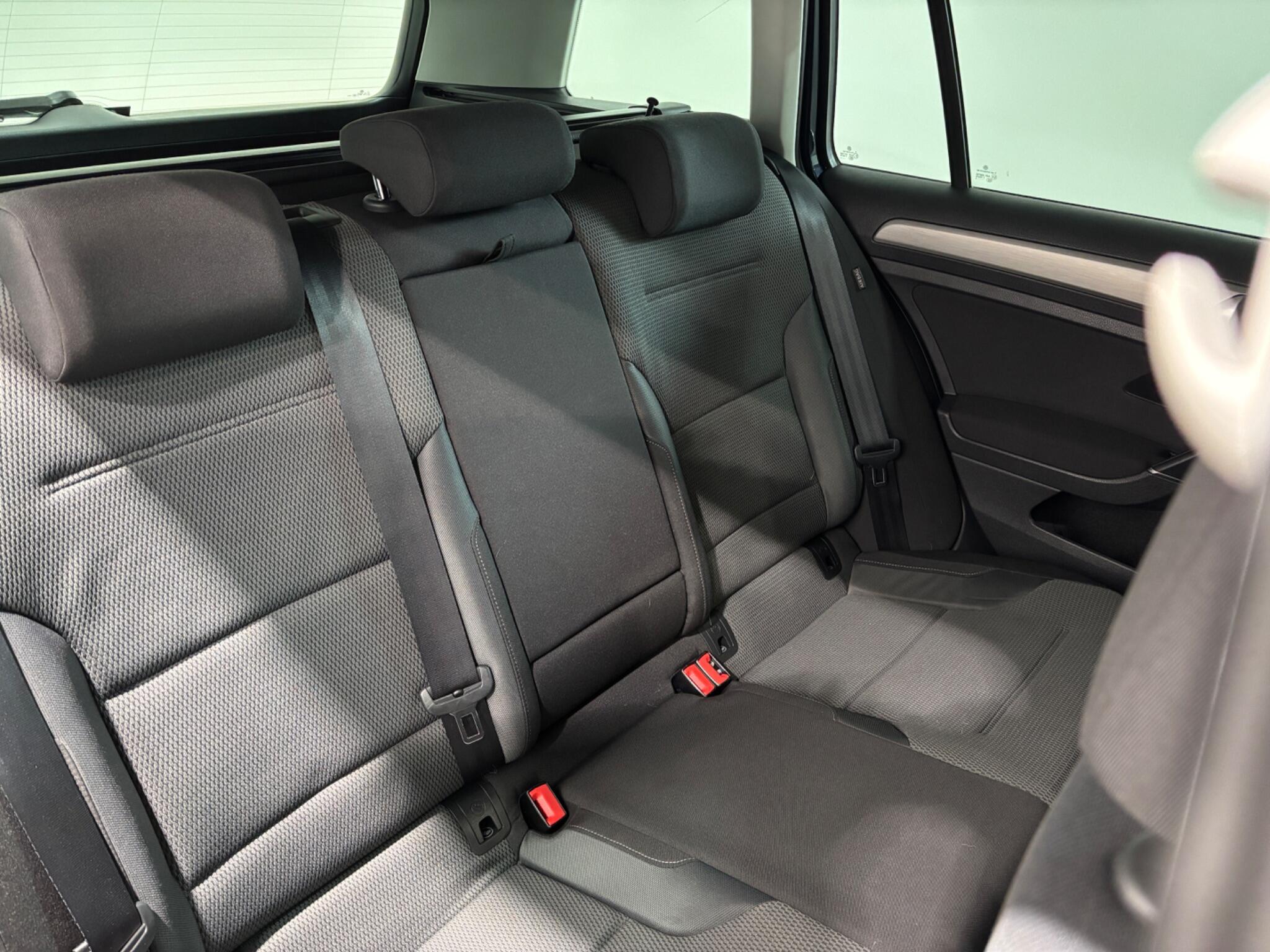 Volkswagen Golf view 13