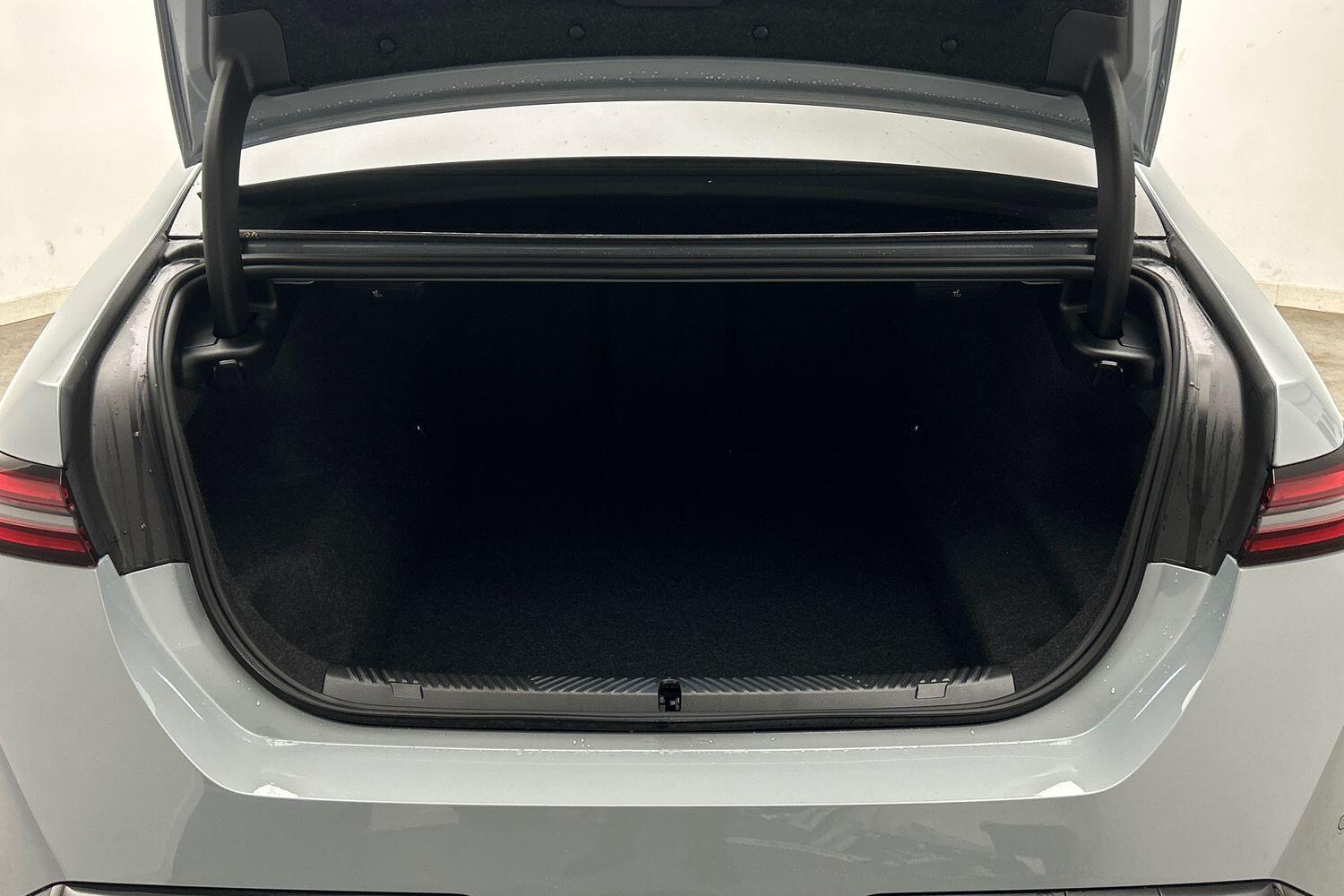 BMW M5 view 13