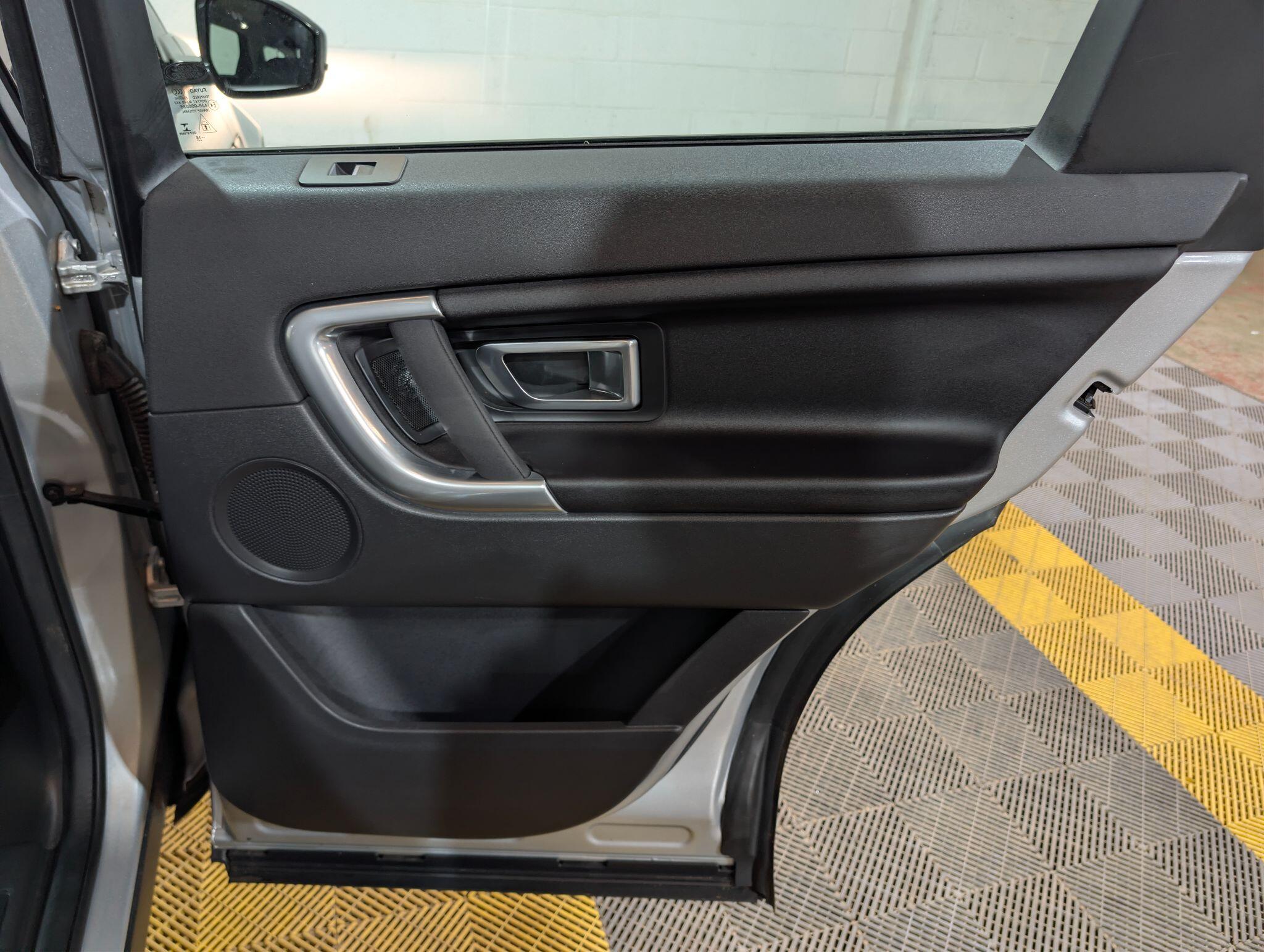 Land Rover Discovery Sport view 49