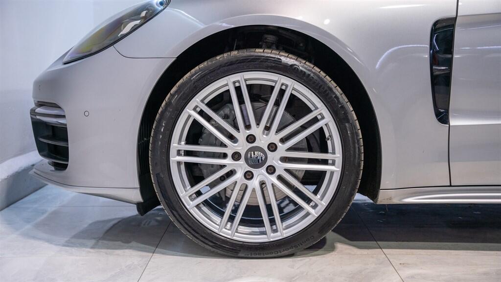 Porsche Panamera view 14