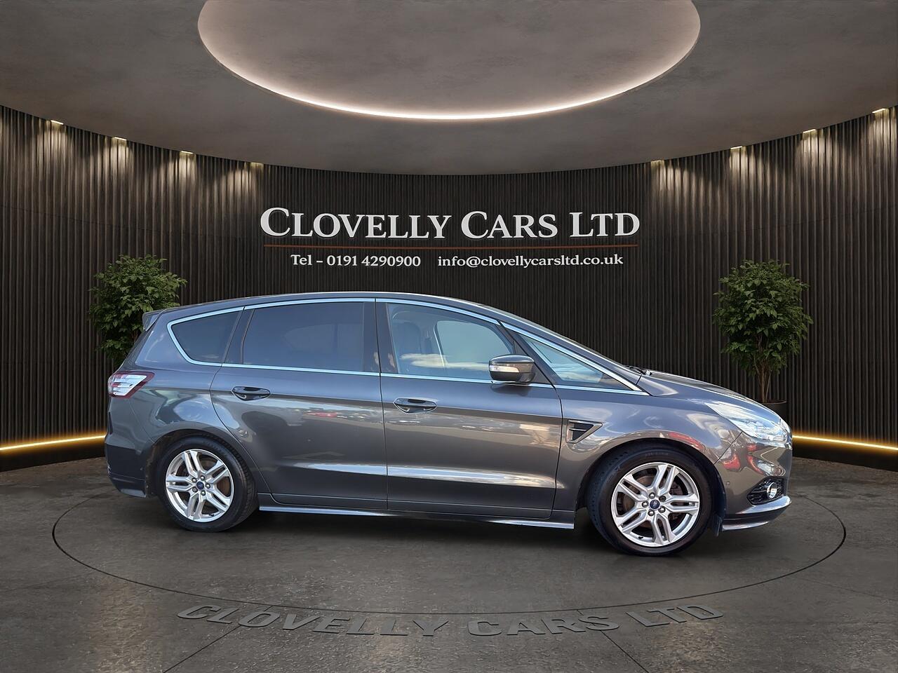 Ford S-Max view 4