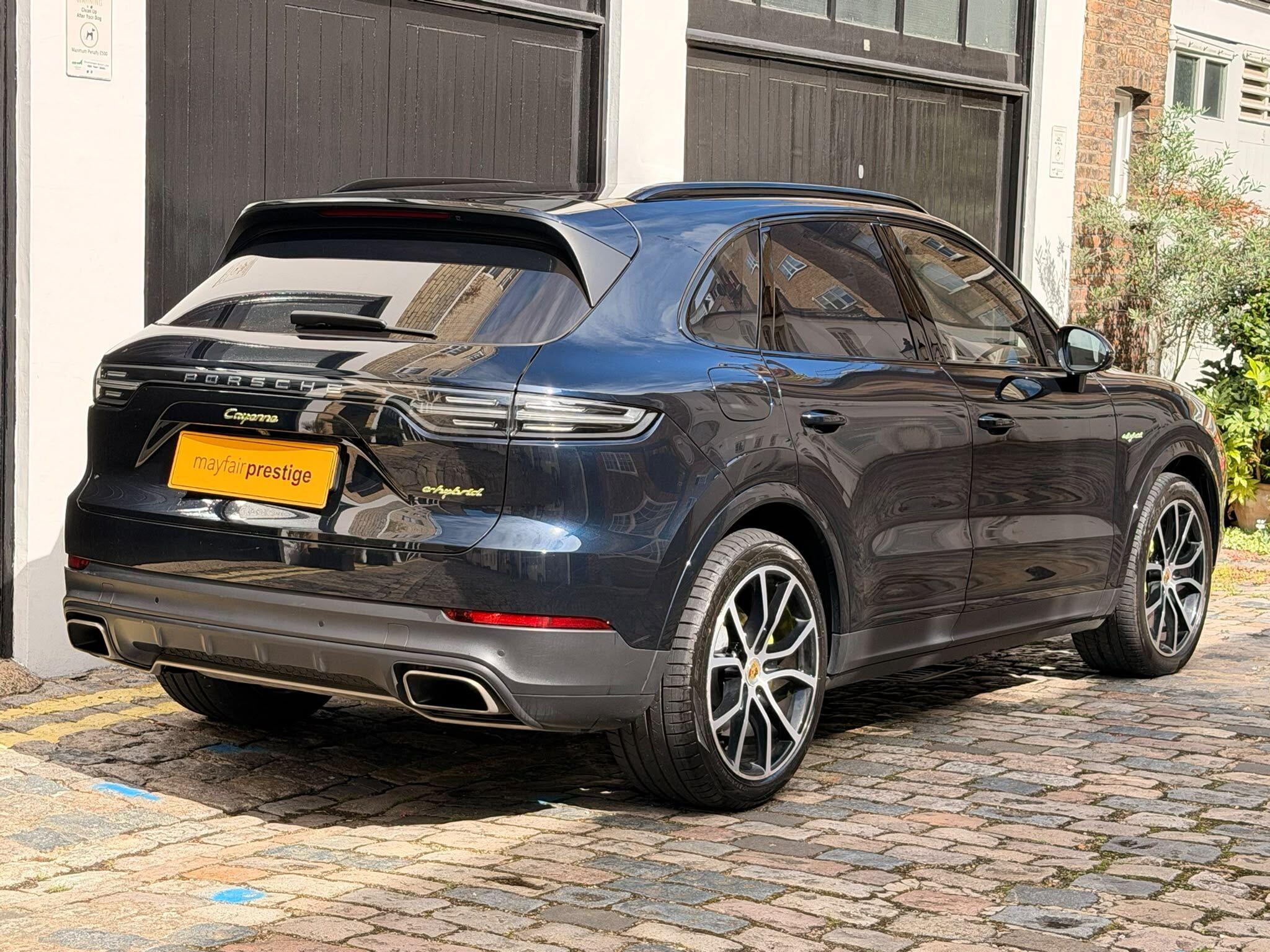 Porsche Cayenne view 19