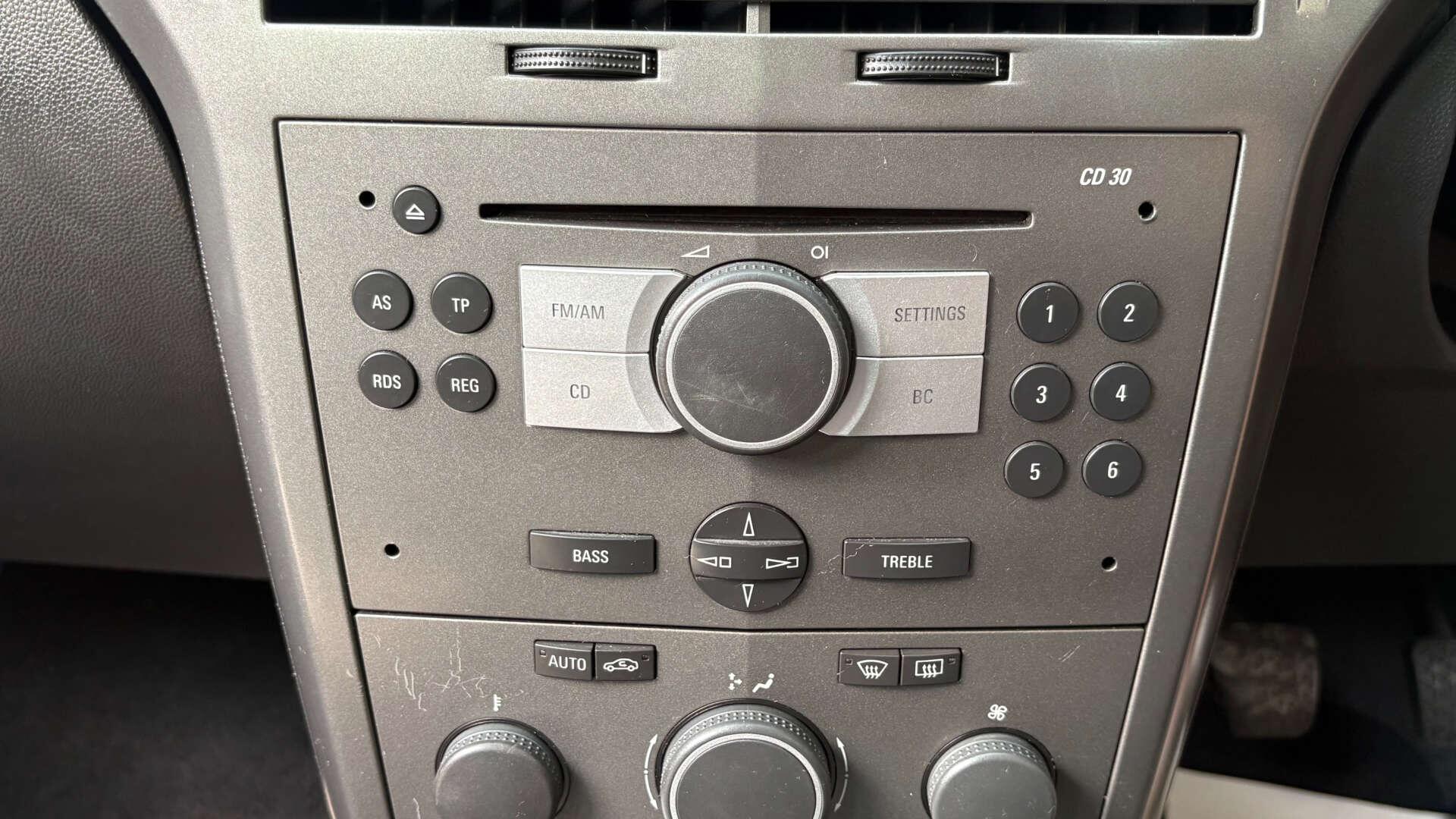 Vauxhall Astra view 24