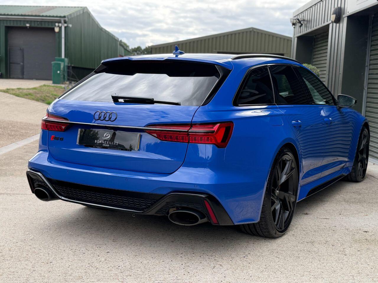 Audi RS6 Avant view 28