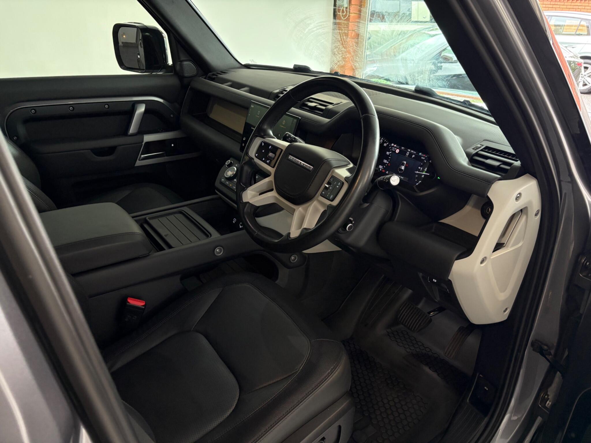 Land Rover Defender view 17