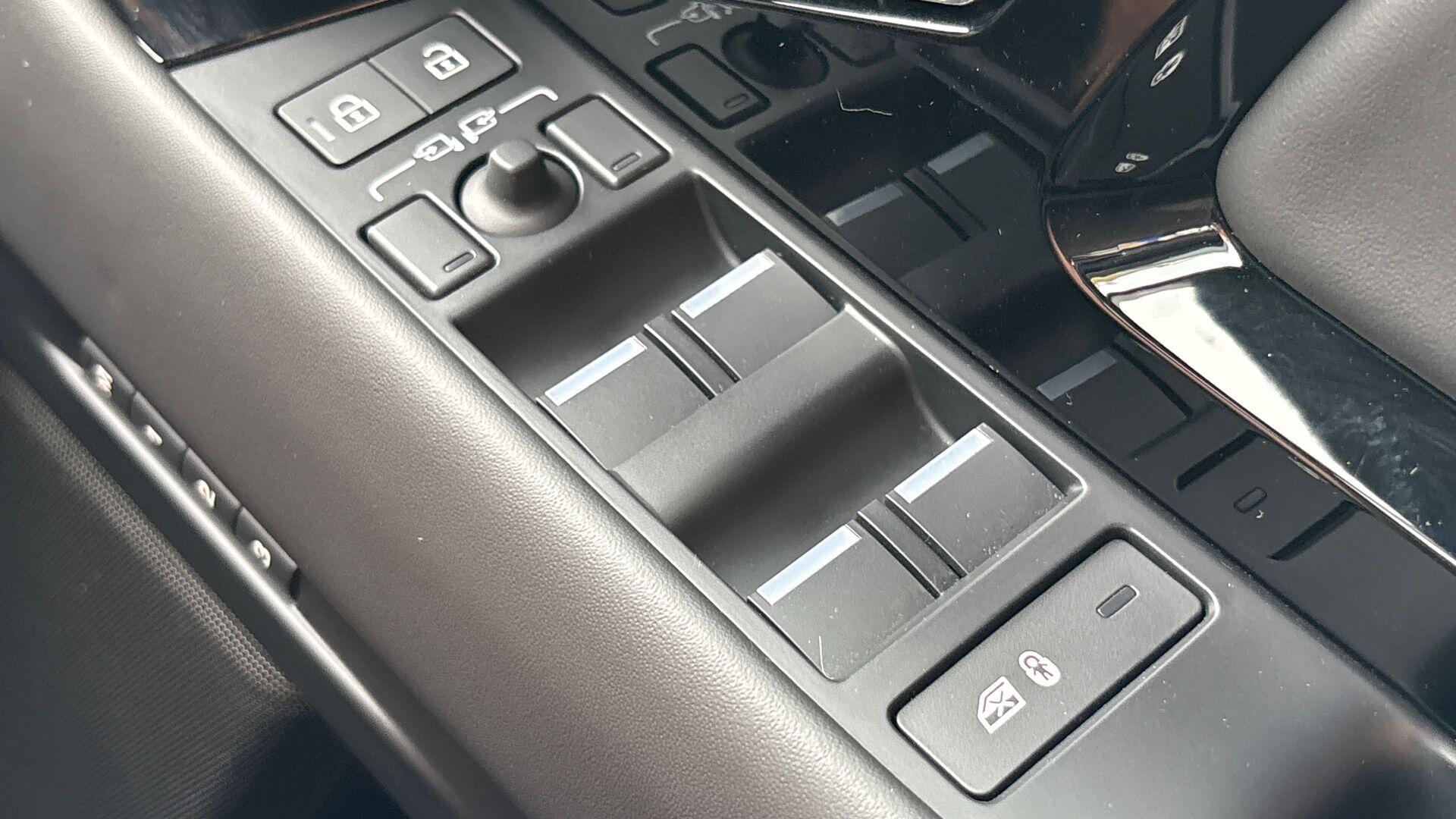 Land Rover Range Rover Evoque view 28