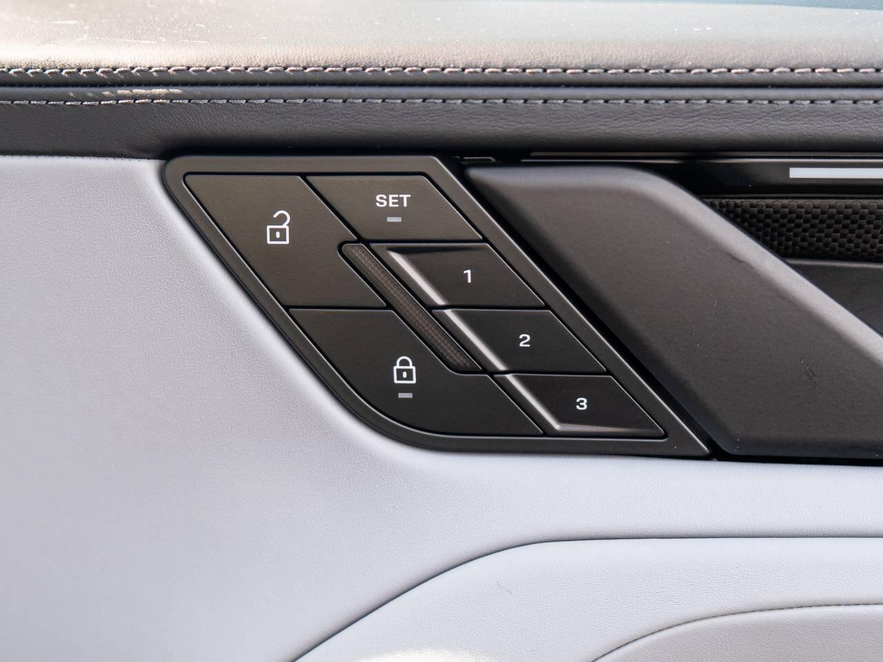Porsche Cayenne view 26