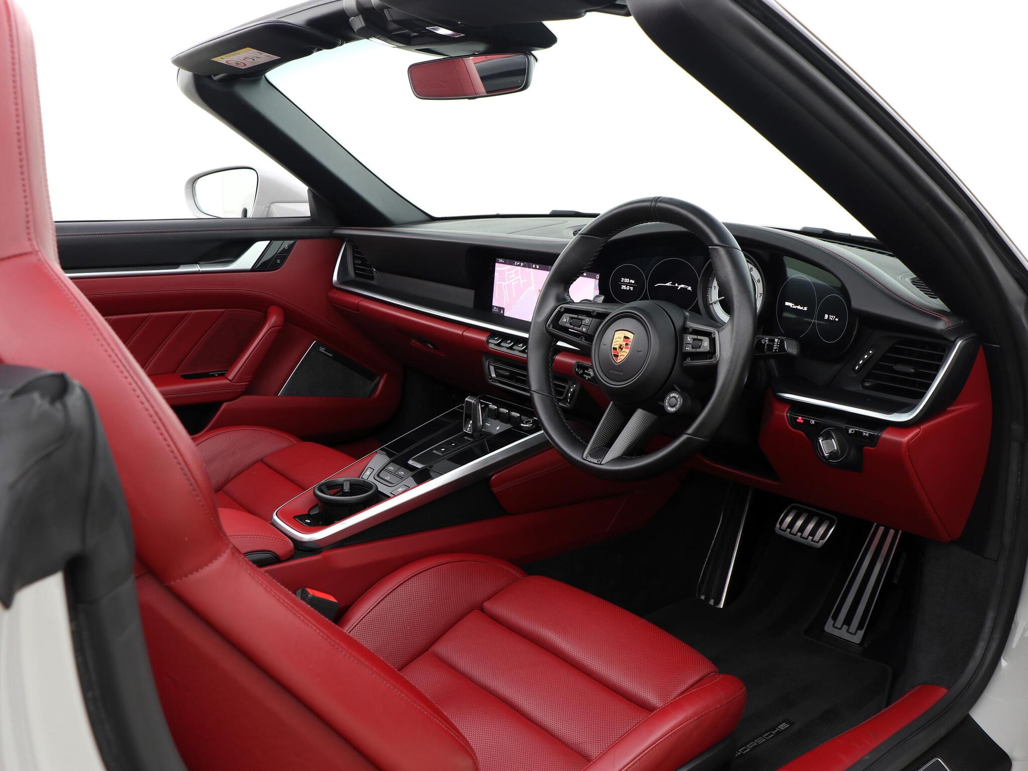 Porsche 911 view 34