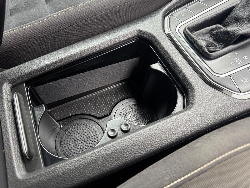 Volkswagen Golf SV view 41