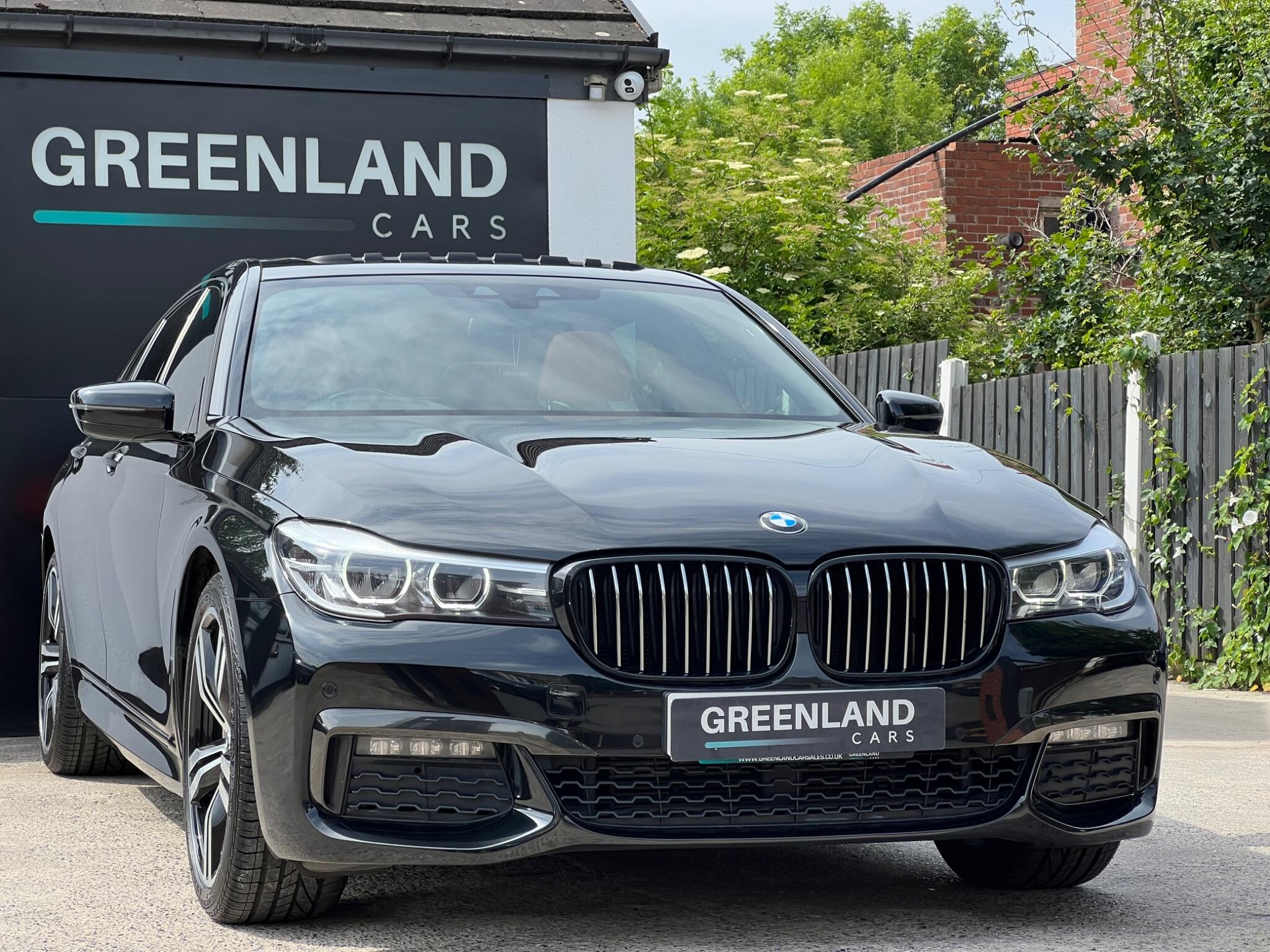 BMW 7 Series view 32