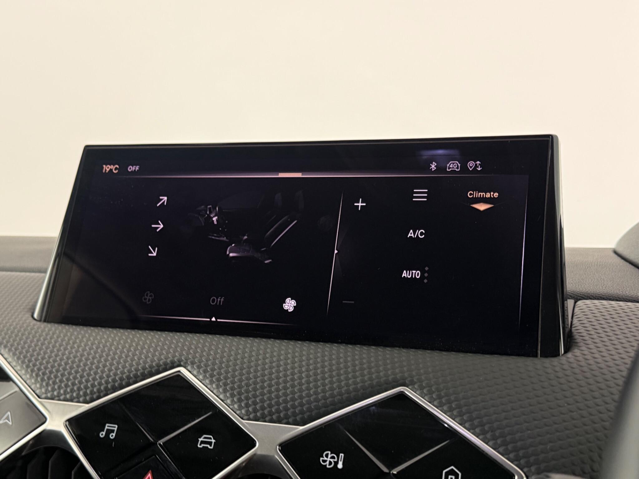 DS Automobiles DS 3 view 27