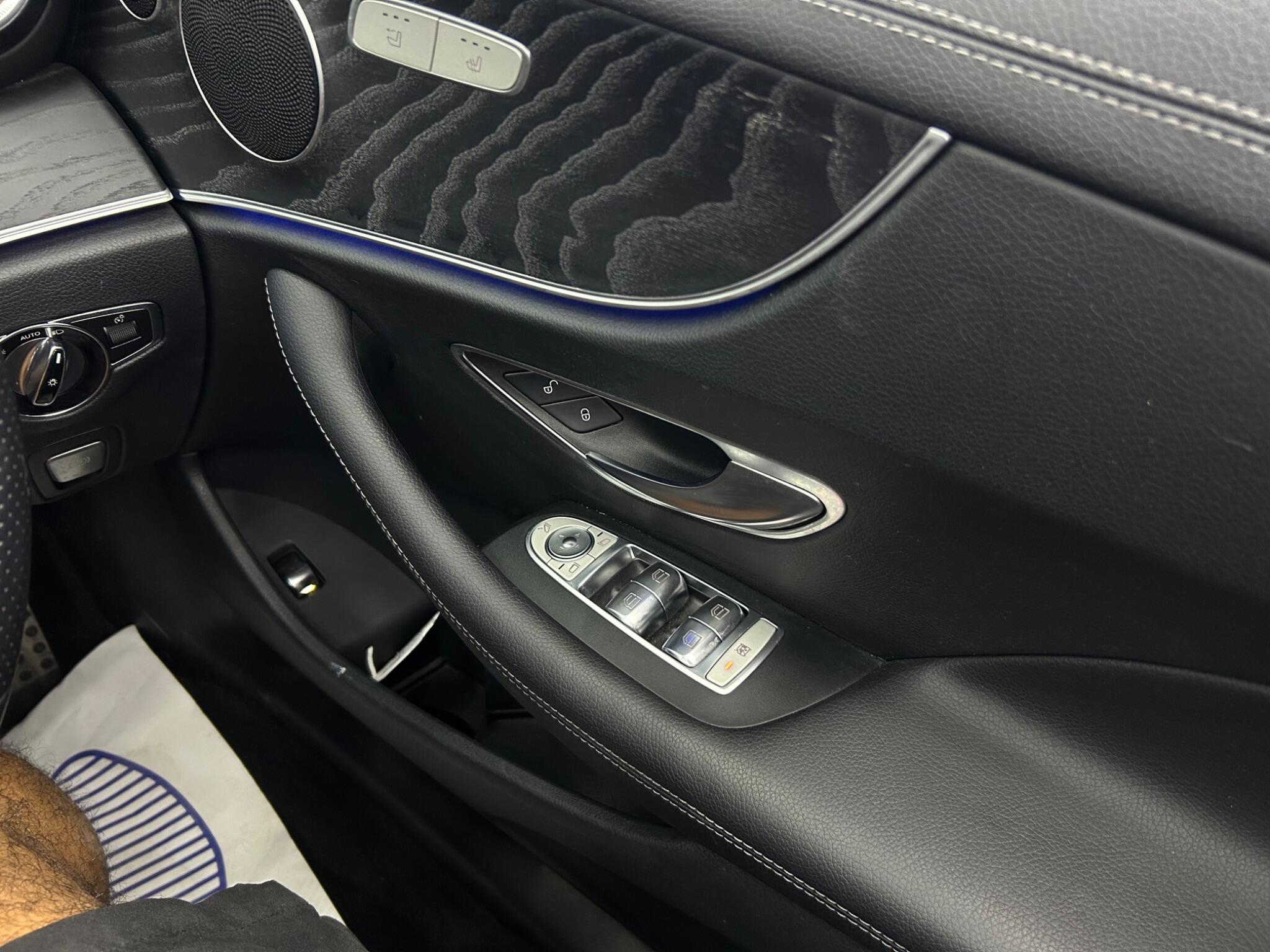 Mercedes-Benz E Class view 33