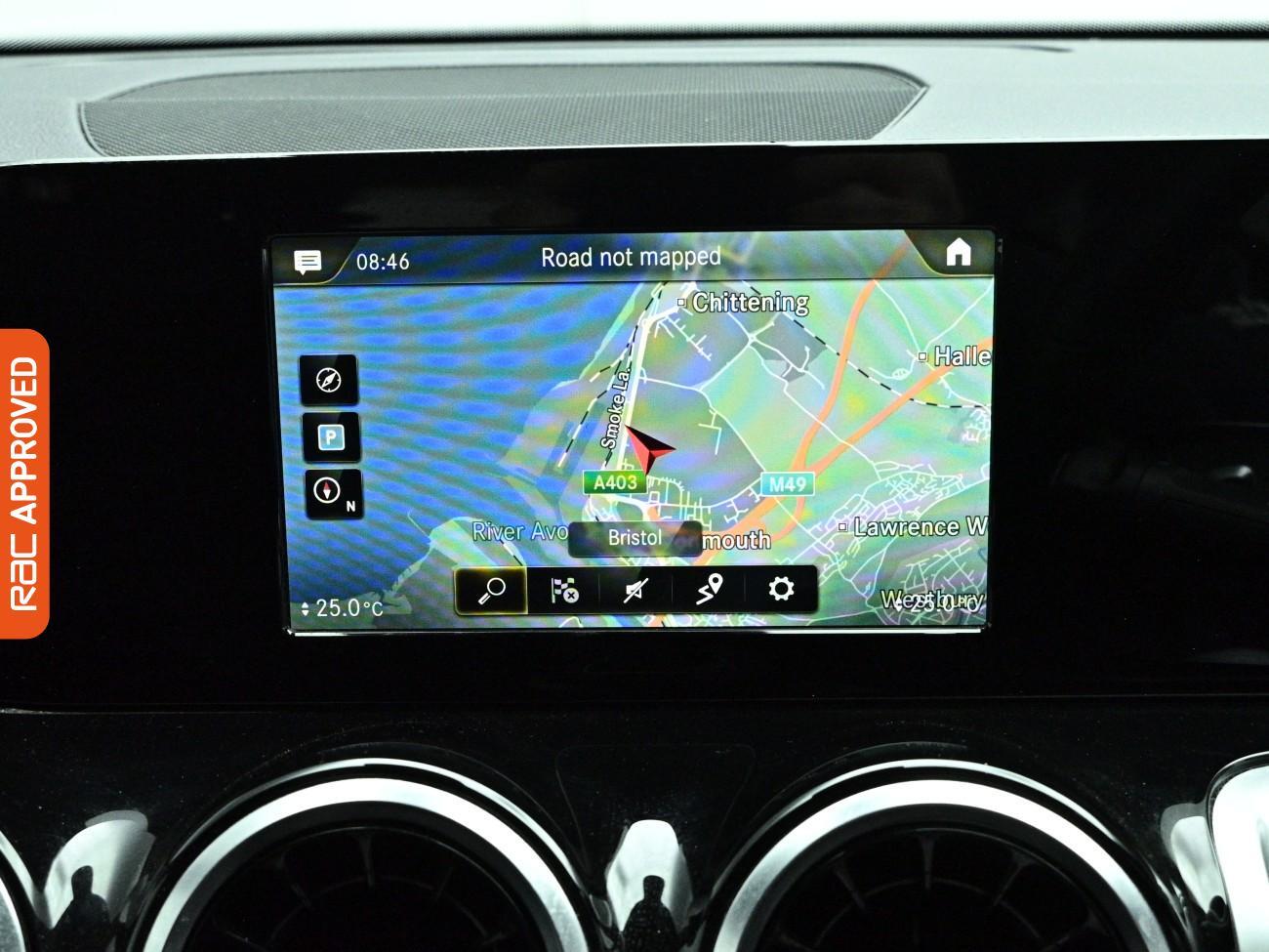 Mercedes-Benz GLB view 3