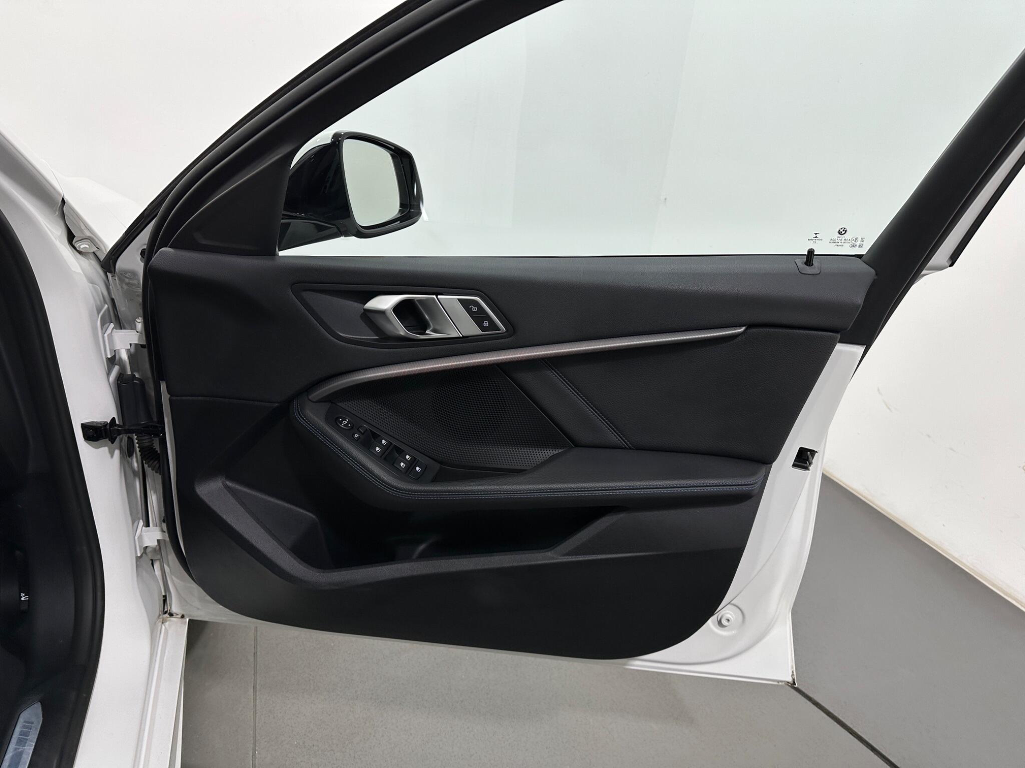 BMW 1 Series view 34