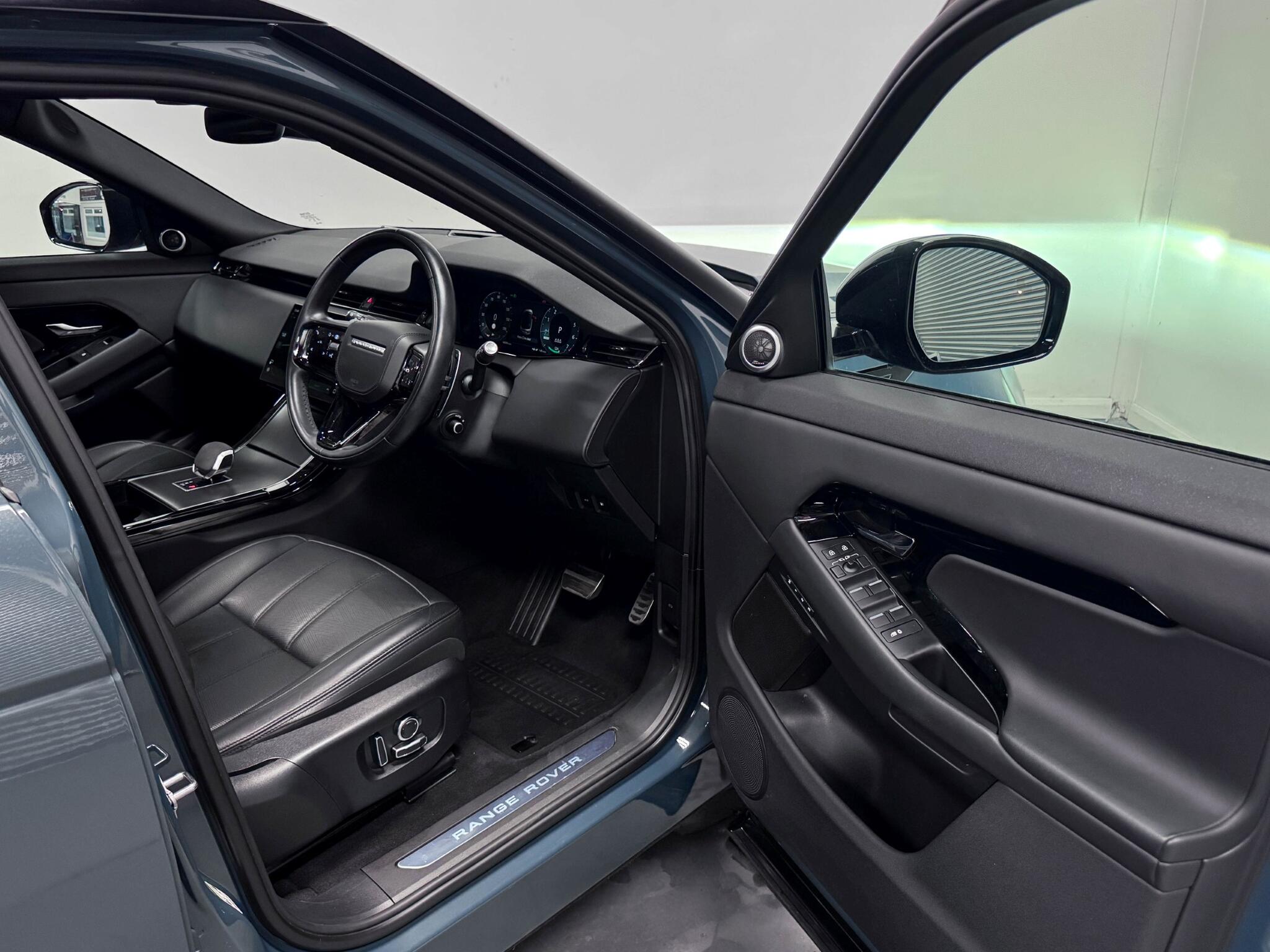 Land Rover Range Rover Evoque view 23