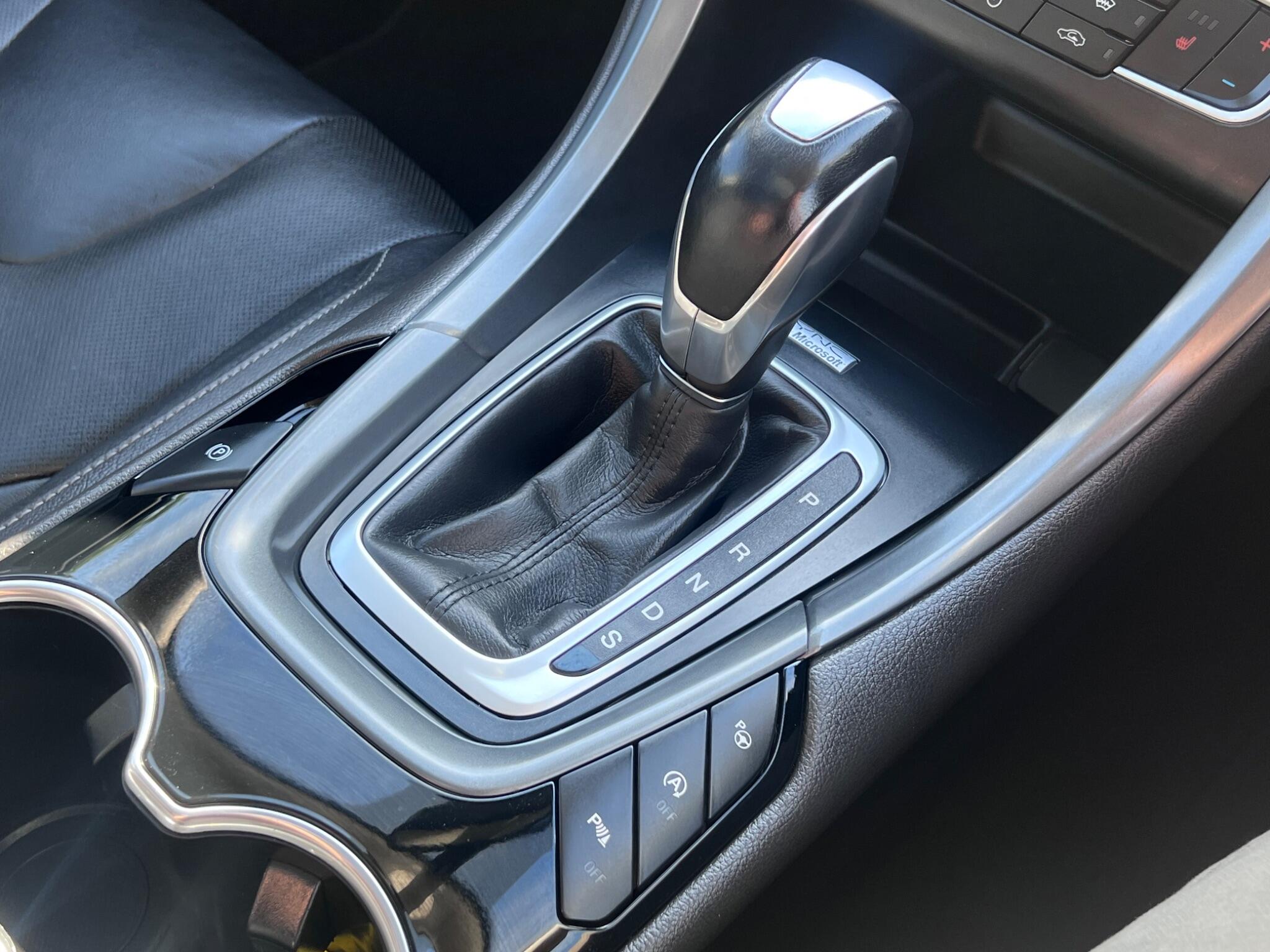 Ford Mondeo view 22