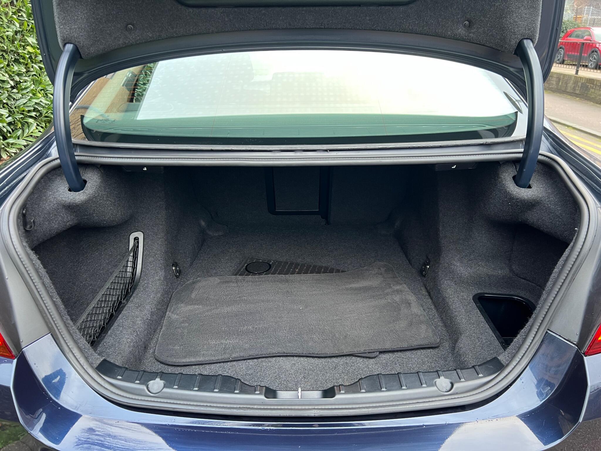 BMW 5 Series view 36