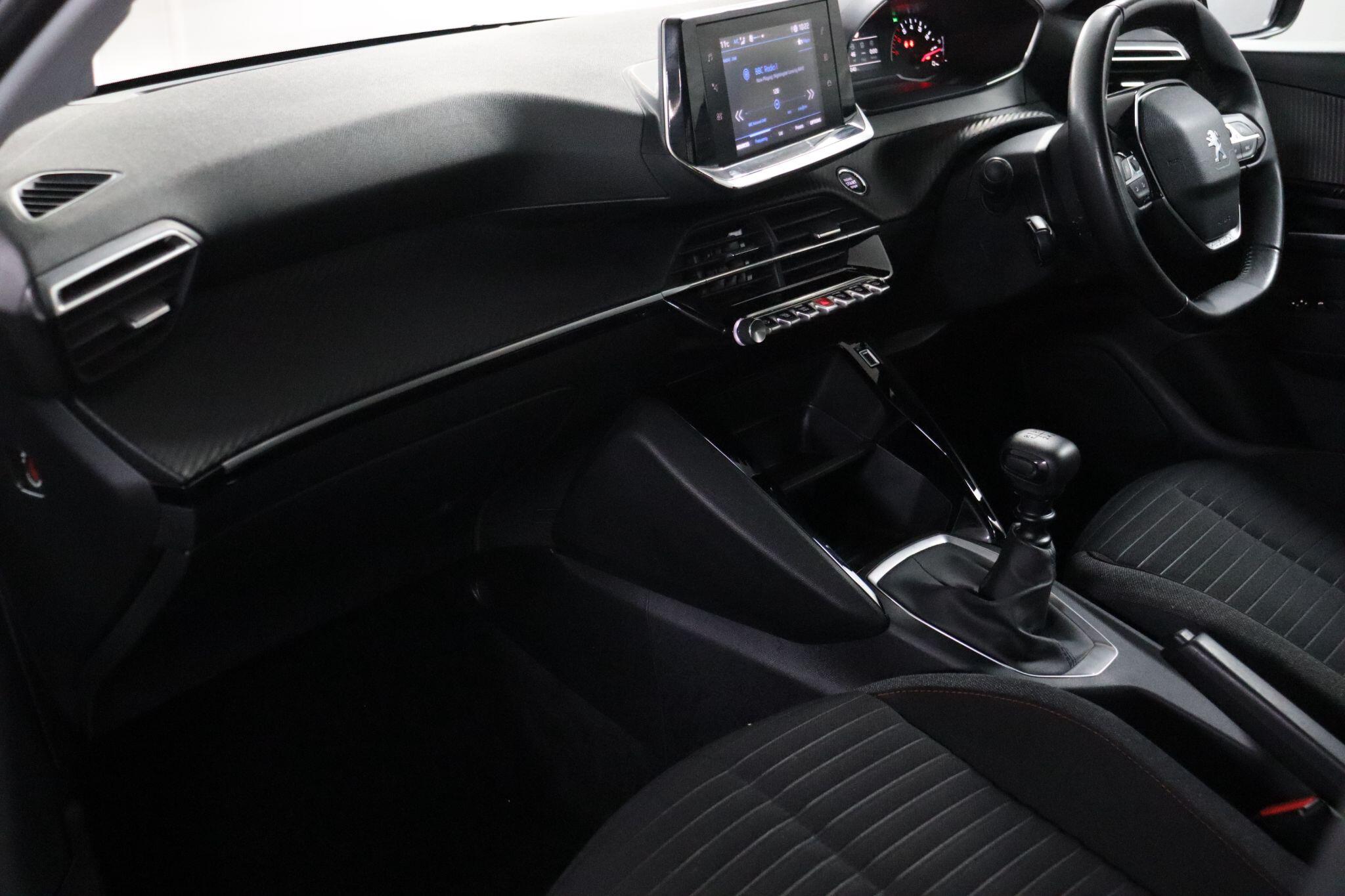 Peugeot 208 view 37