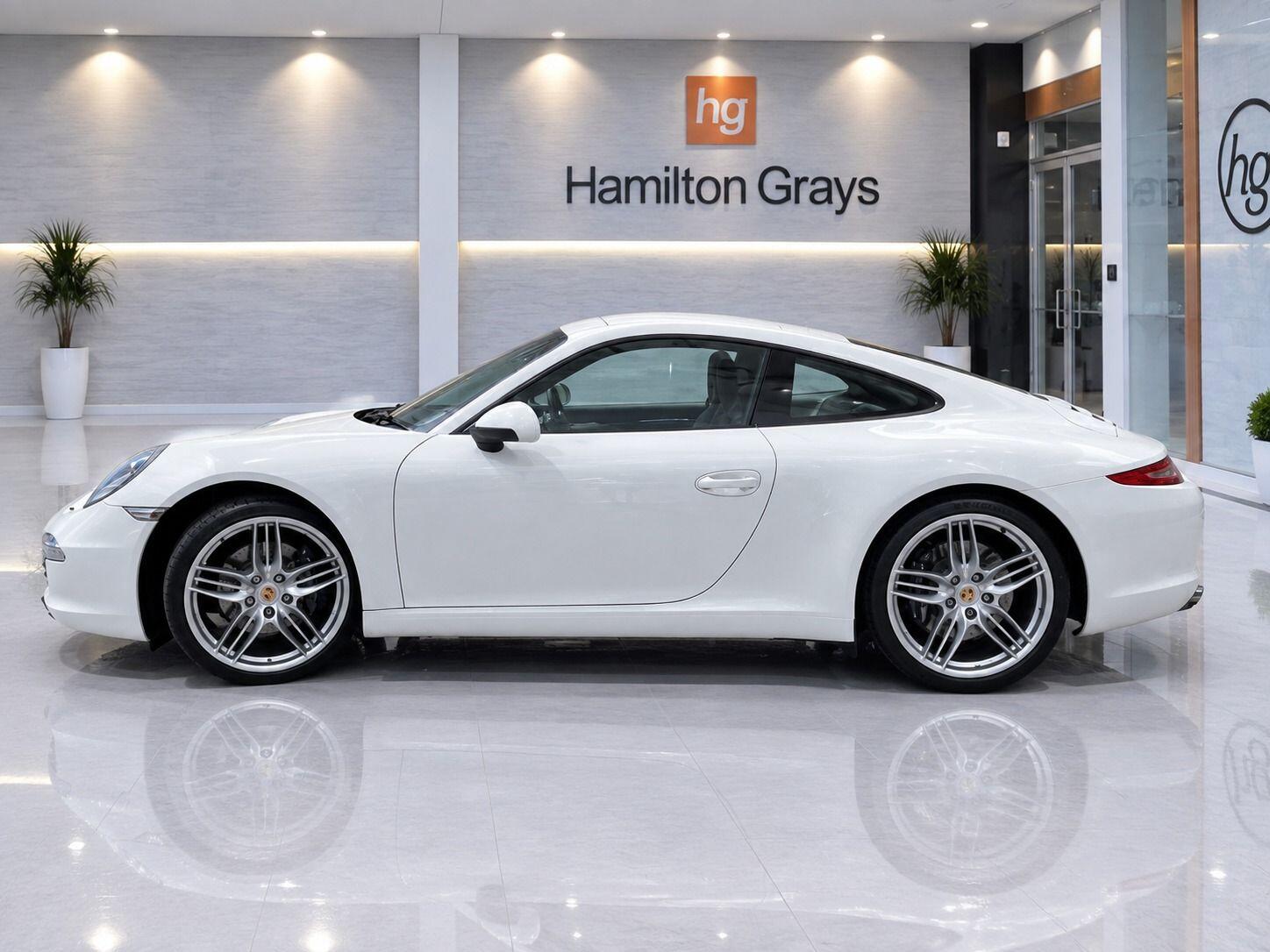 Porsche 911 view 8