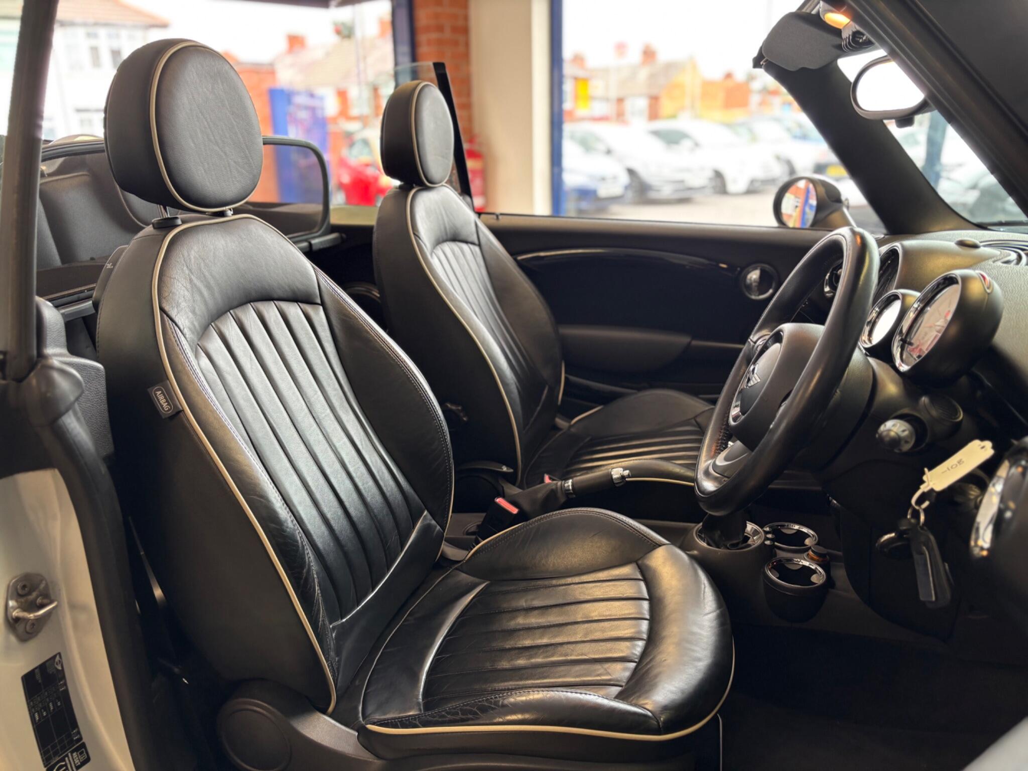 Mini Convertible view 14