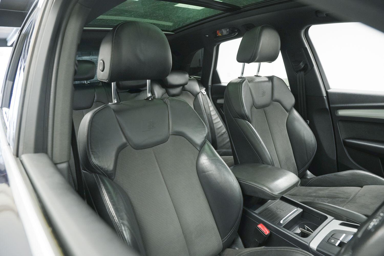 Audi Q5 view 12
