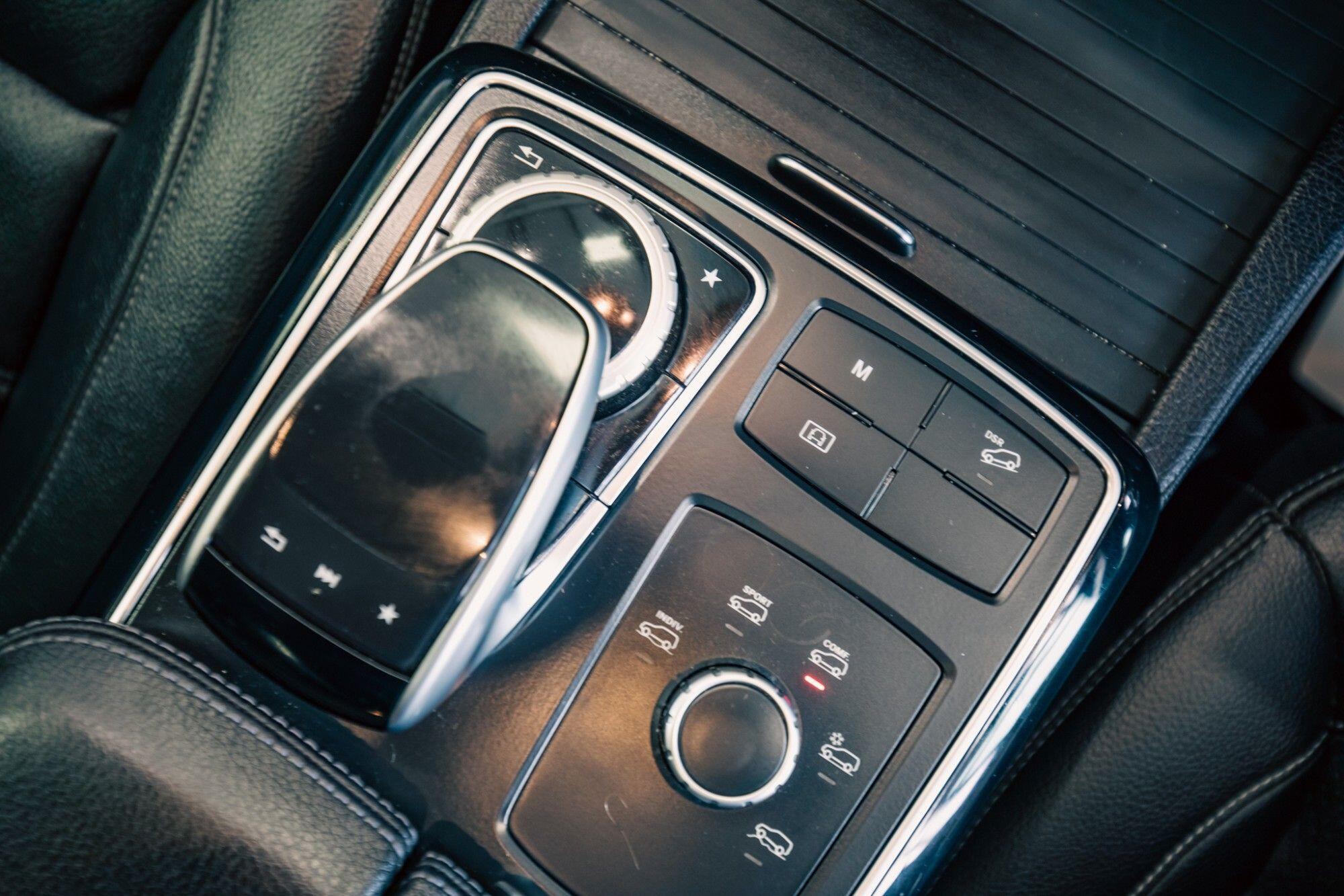 Mercedes-Benz GLE view 21