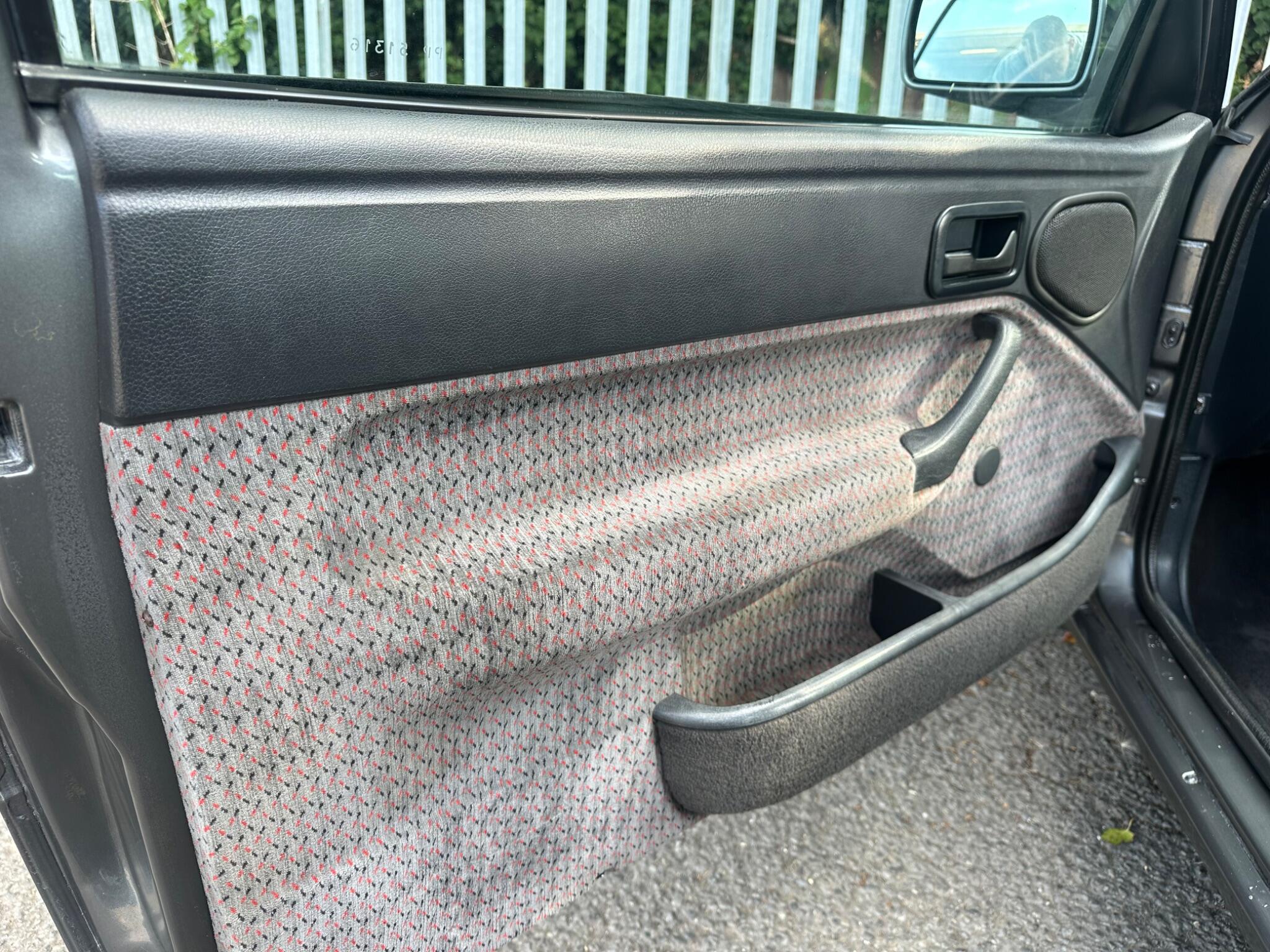 Ford Escort view 25