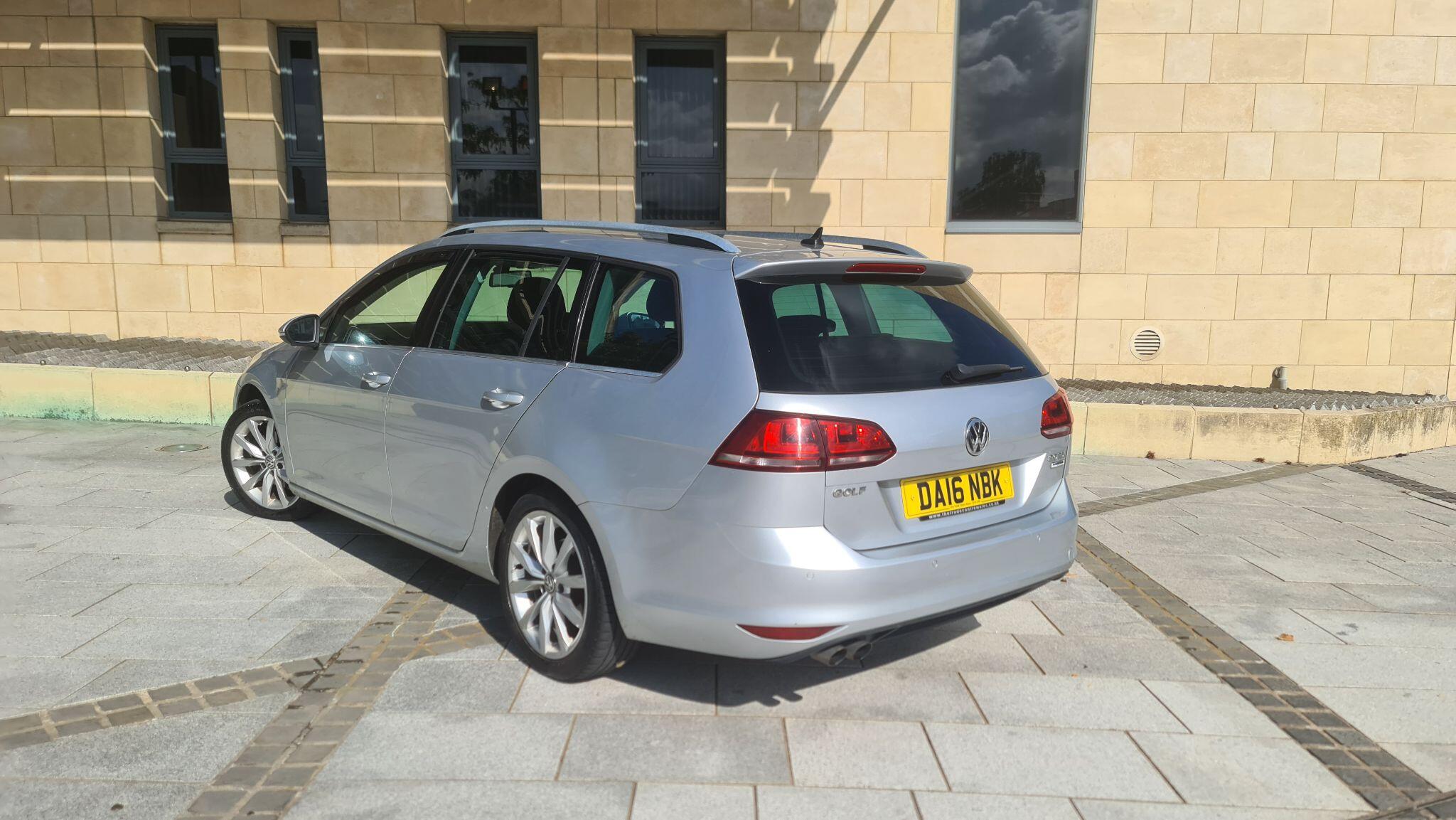 Volkswagen Golf view 8