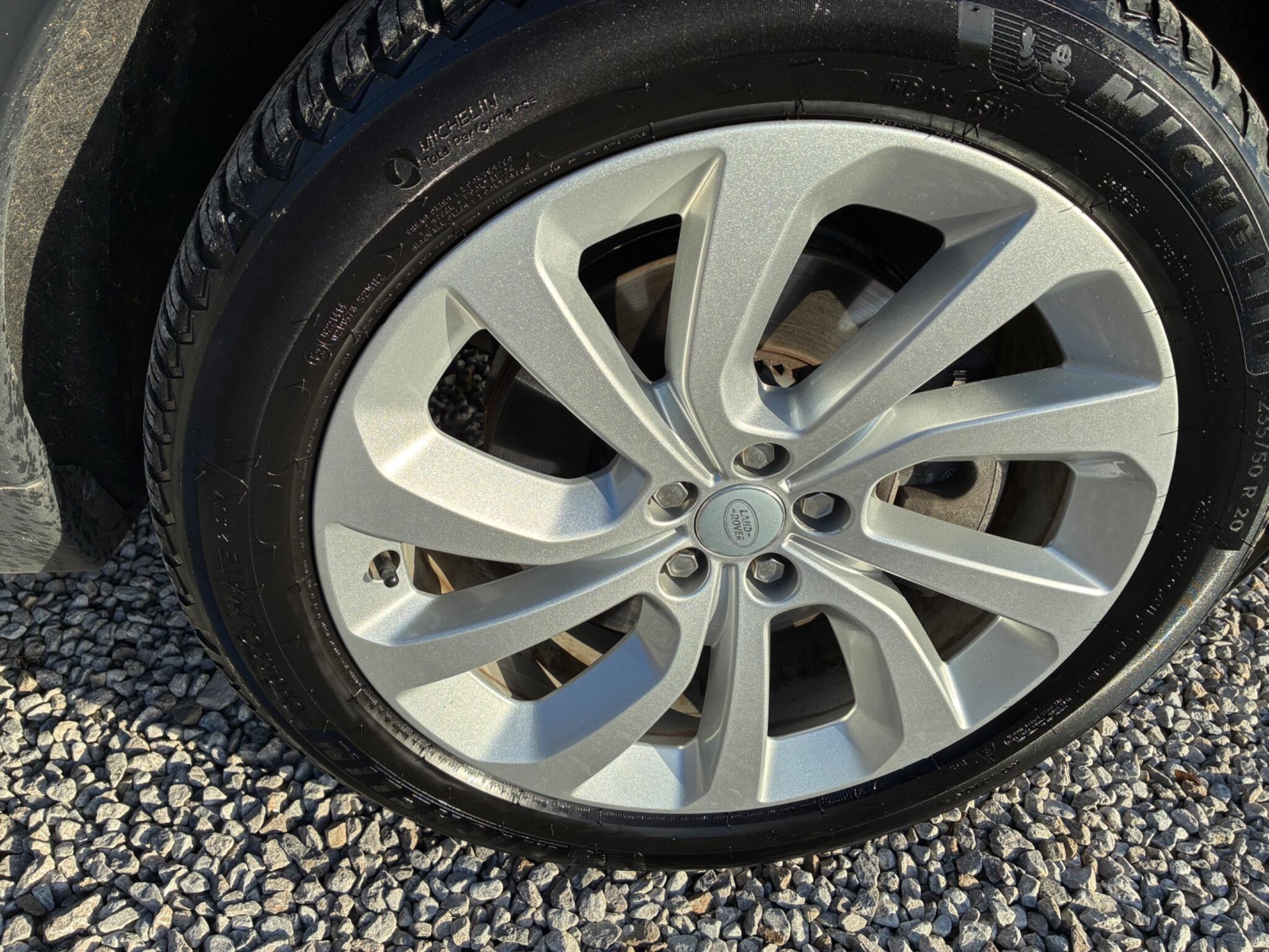 Land Rover Discovery Sport view 8