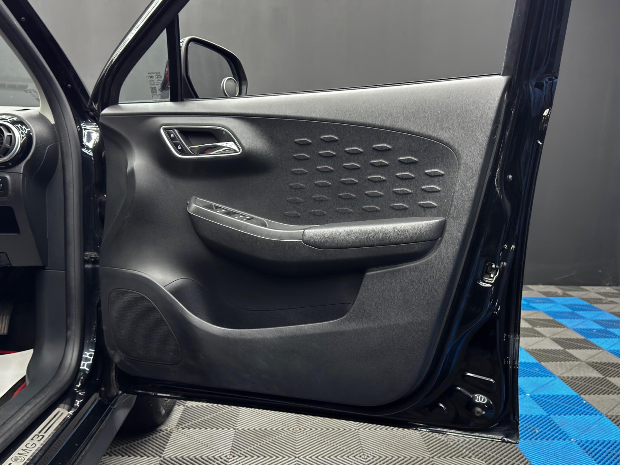 MG MG3 view 34