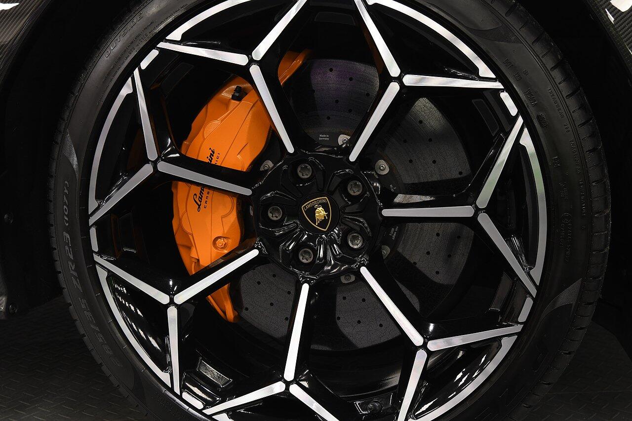Lamborghini Urus view 56