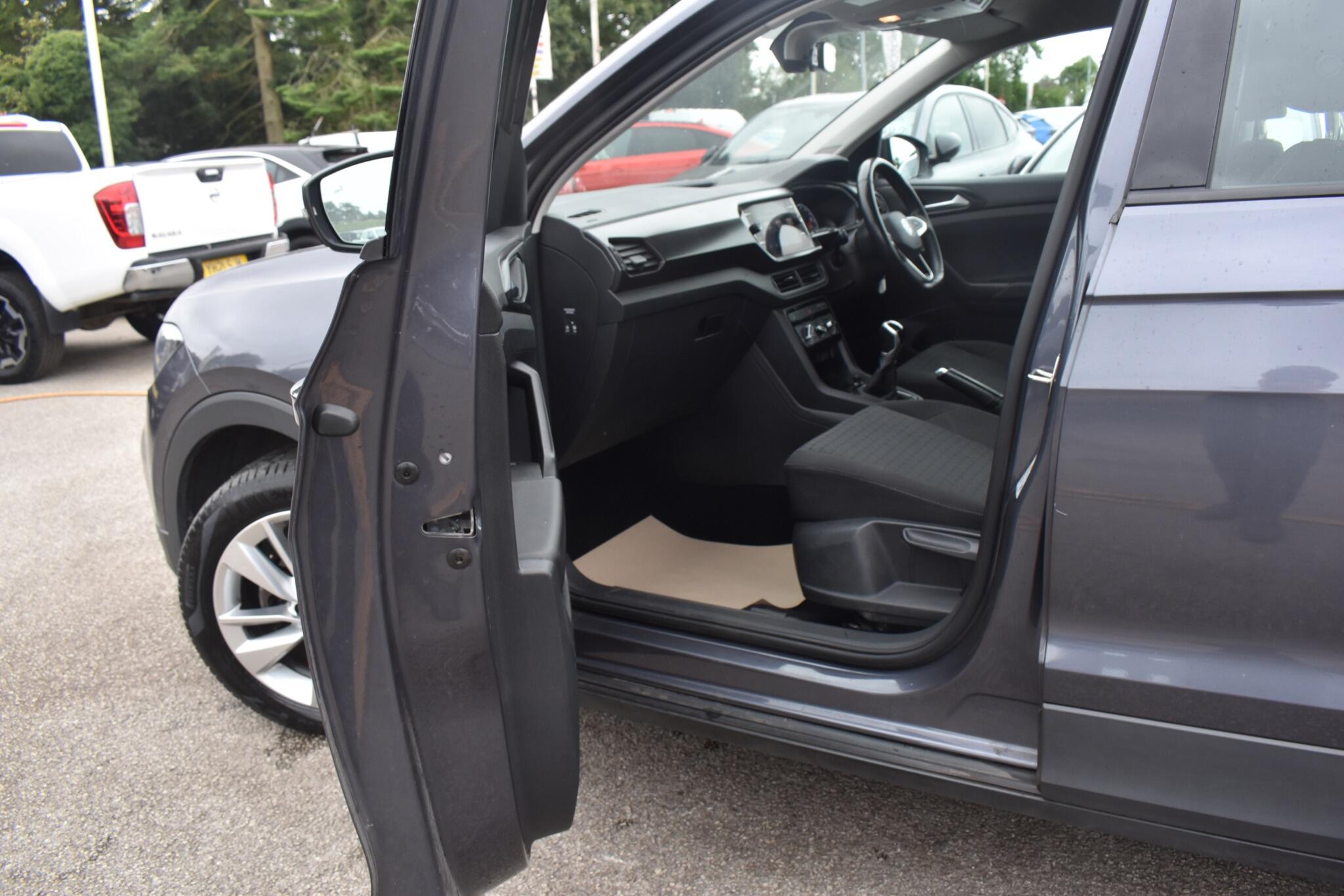 T-Cross - 1.0 TSI SE Euro 6 (s/s) 5dr - Image 4