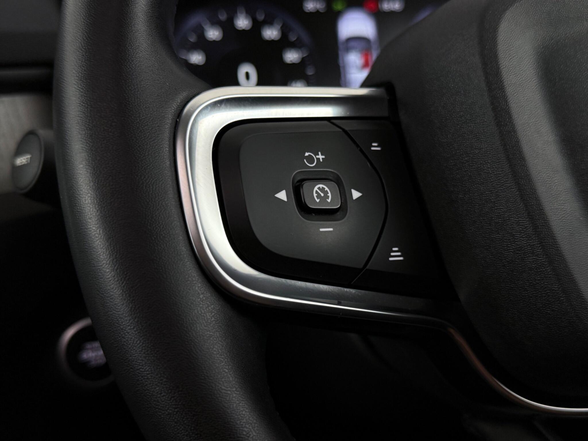 Volvo XC40 view 13