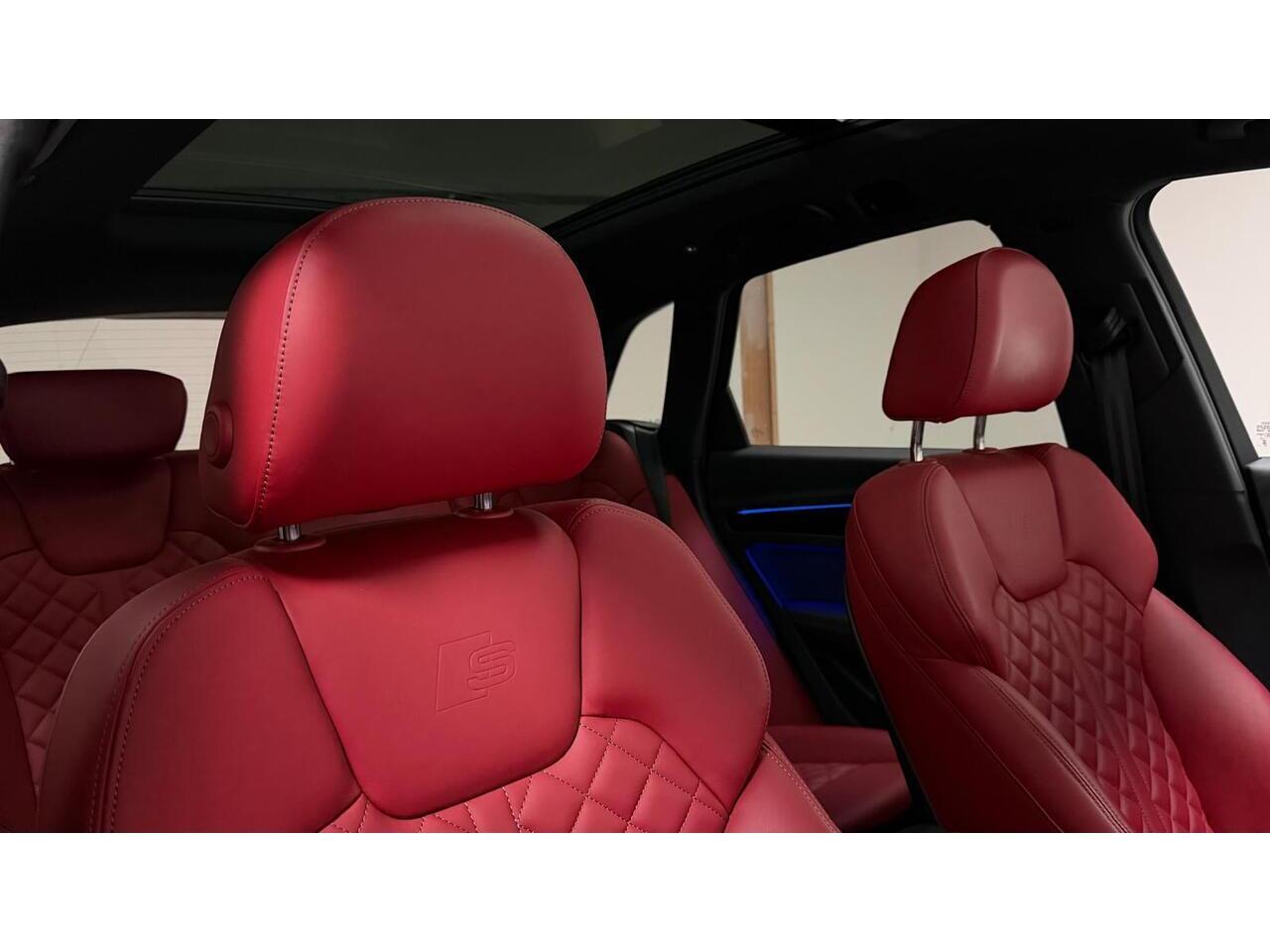 Audi SQ5 view 14