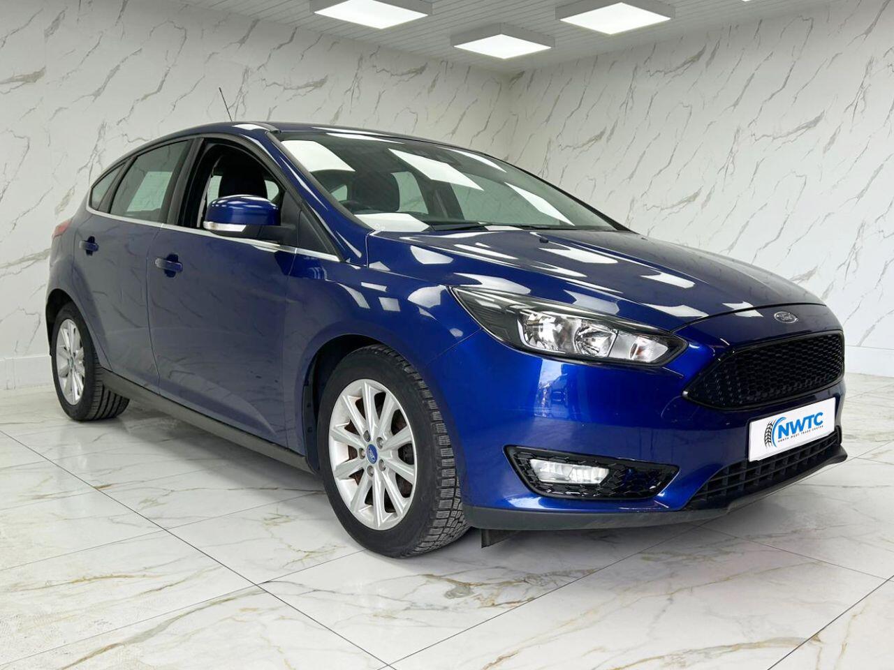 Ford Focus view 3