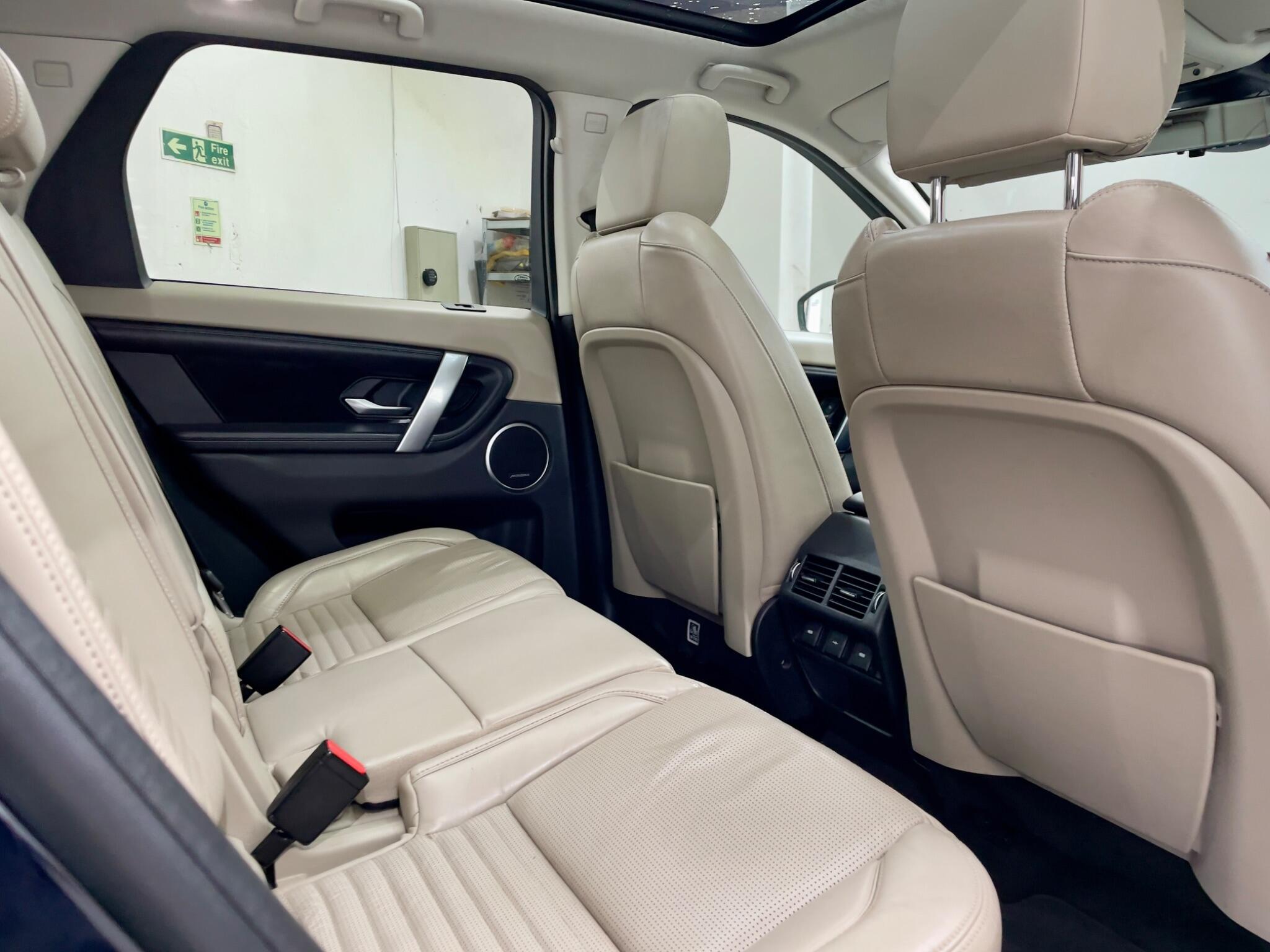 Land Rover Discovery Sport view 41