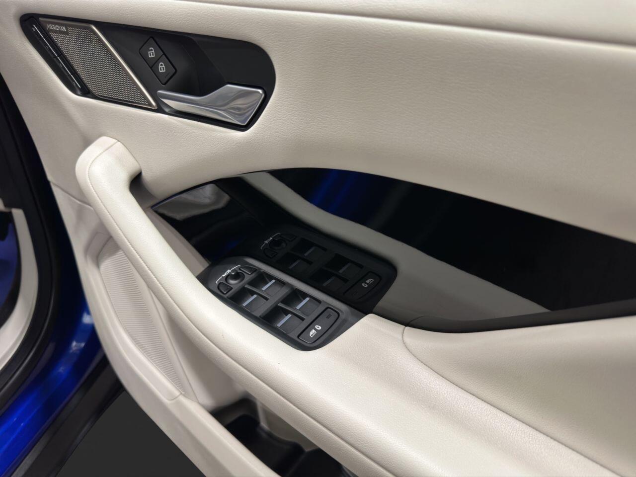 Jaguar I-Pace view 33