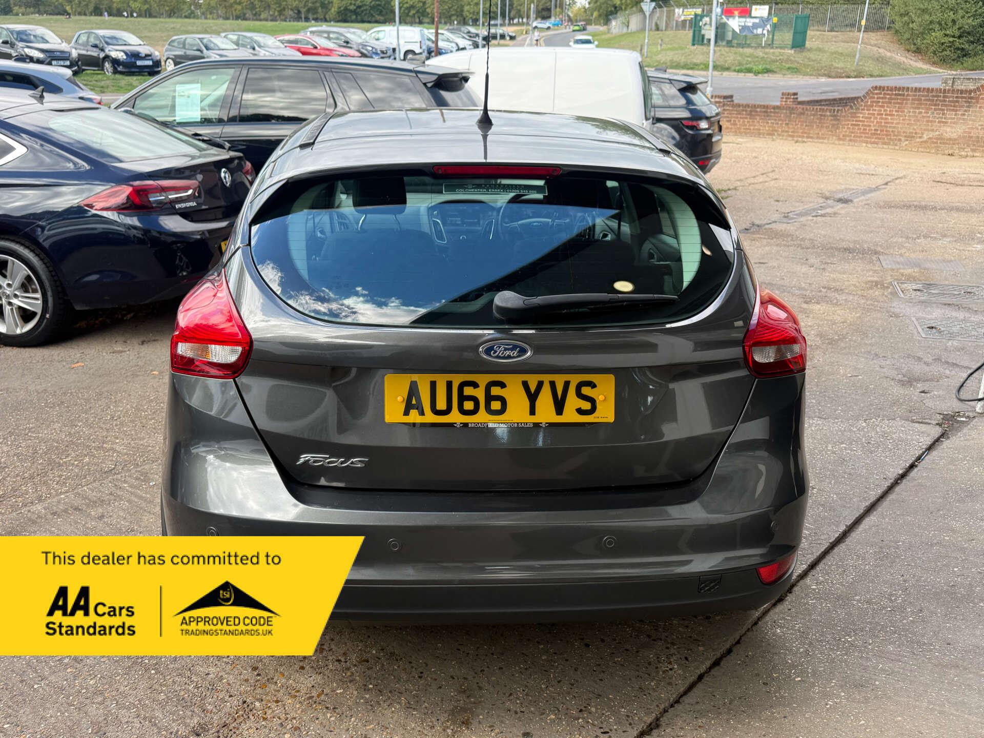 Ford Focus view 2