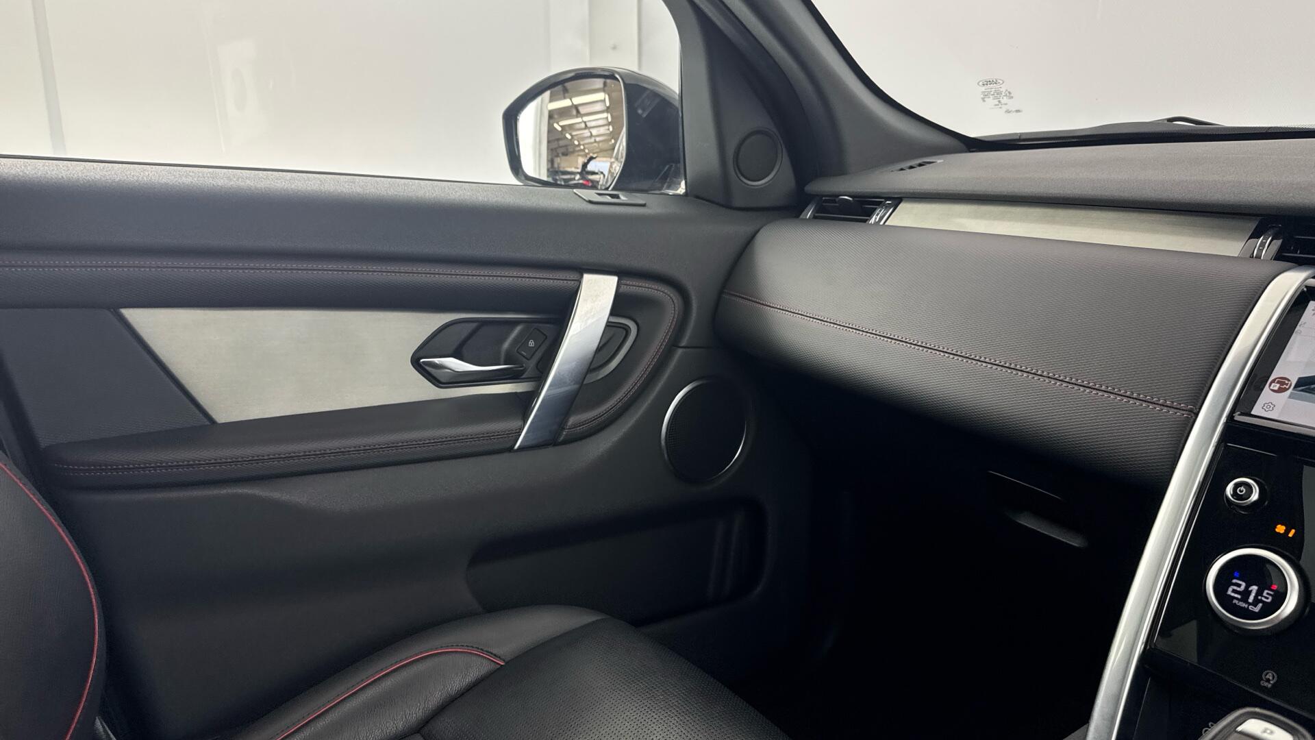 Land Rover Discovery Sport view 41